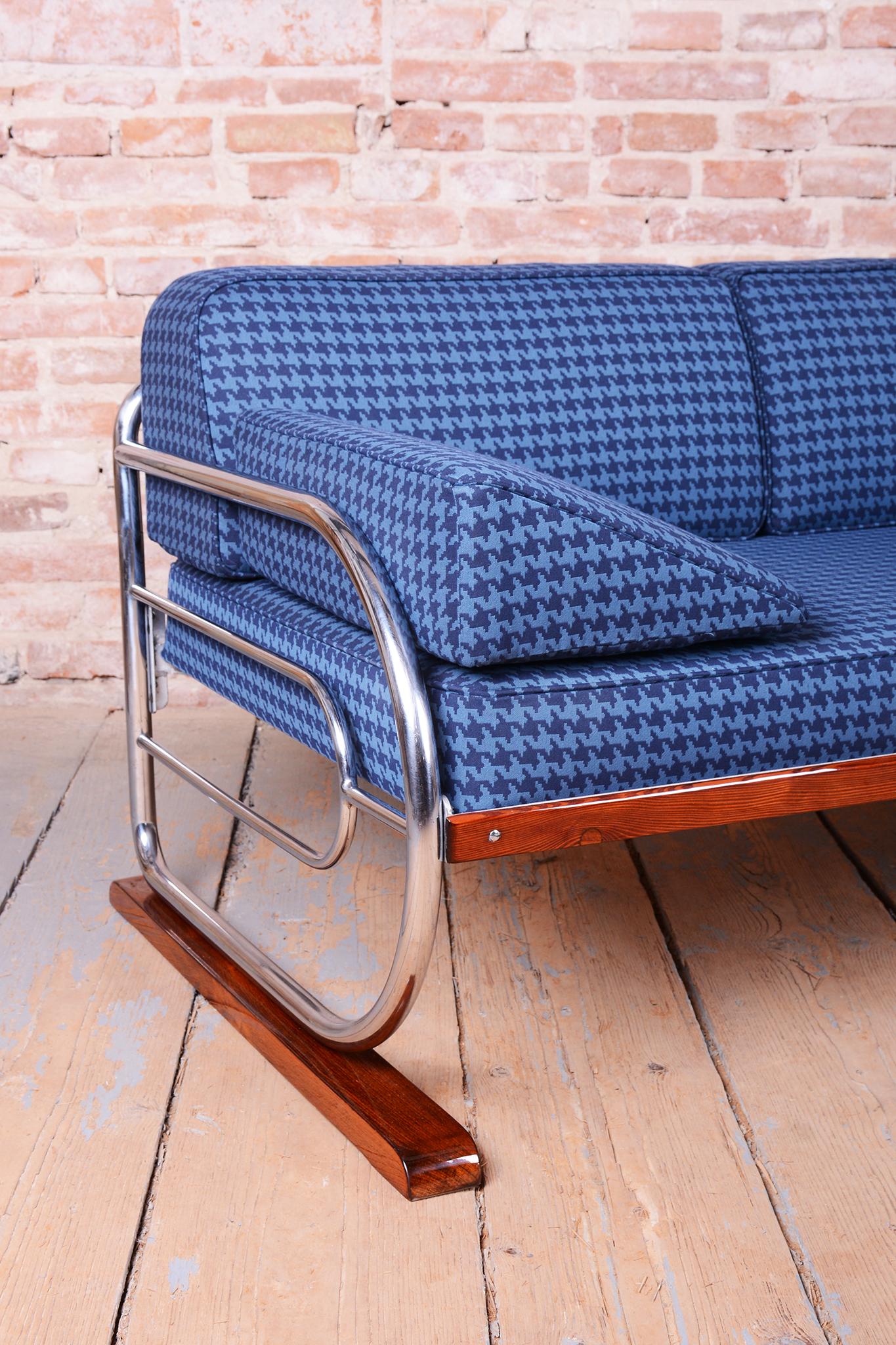 Restored Bauhaus Sofa, by Robert Slezak, Chrome, Beech, Polished, Czech, 1930s For Sale 10