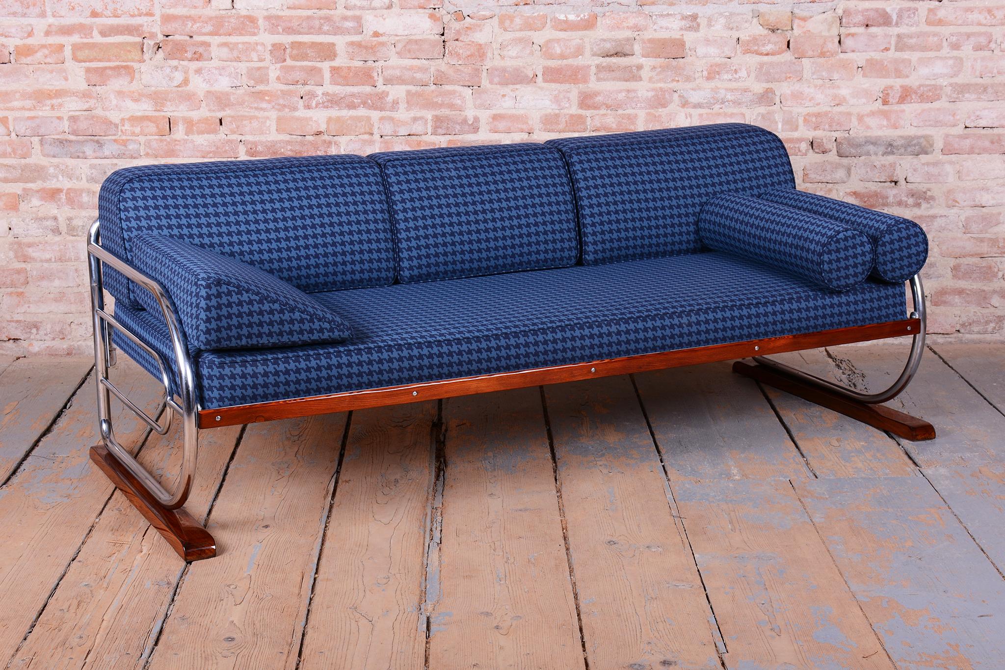 20th Century Restored Bauhaus Sofa, by Robert Slezak, Chrome, Beech, Polished, Czech, 1930s For Sale
