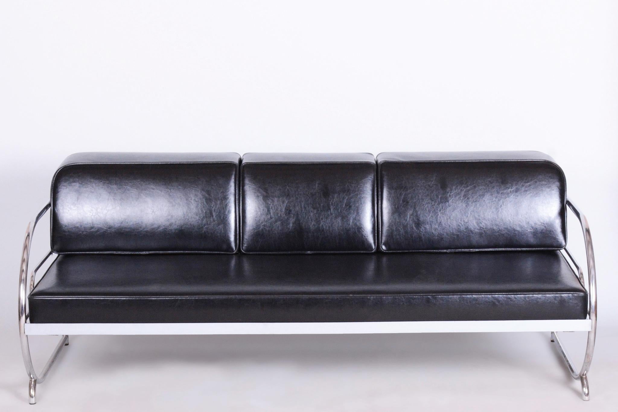 Restauriertes Bauhaus-Sofa, von Robert Slezak, Chrom, Leder, Tschechisch, 1930er Jahre im Zustand „Gut“ im Angebot in Brandys nad Labem, Středočeský kraj
