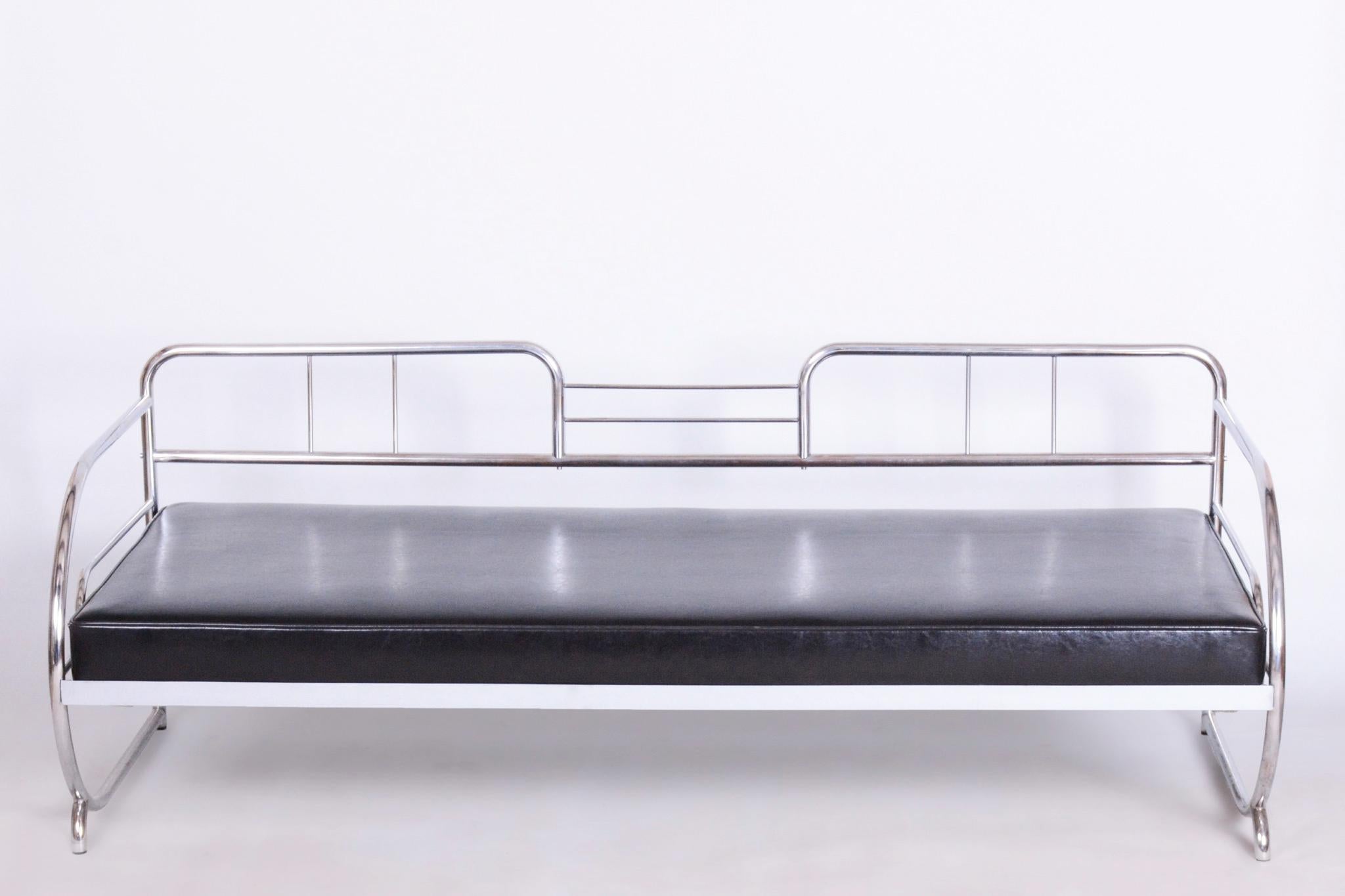 Restauriertes Bauhaus-Sofa, von Robert Slezak, Chrom, Leder, Tschechisch, 1930er Jahre (20. Jahrhundert) im Angebot