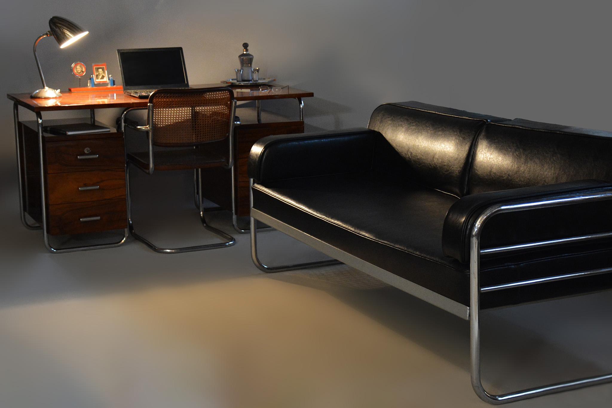 20ième siècle Canapé Bauhaus restauré de Vichr a Spol., chrome, cuir, tchèque, années 1930 en vente