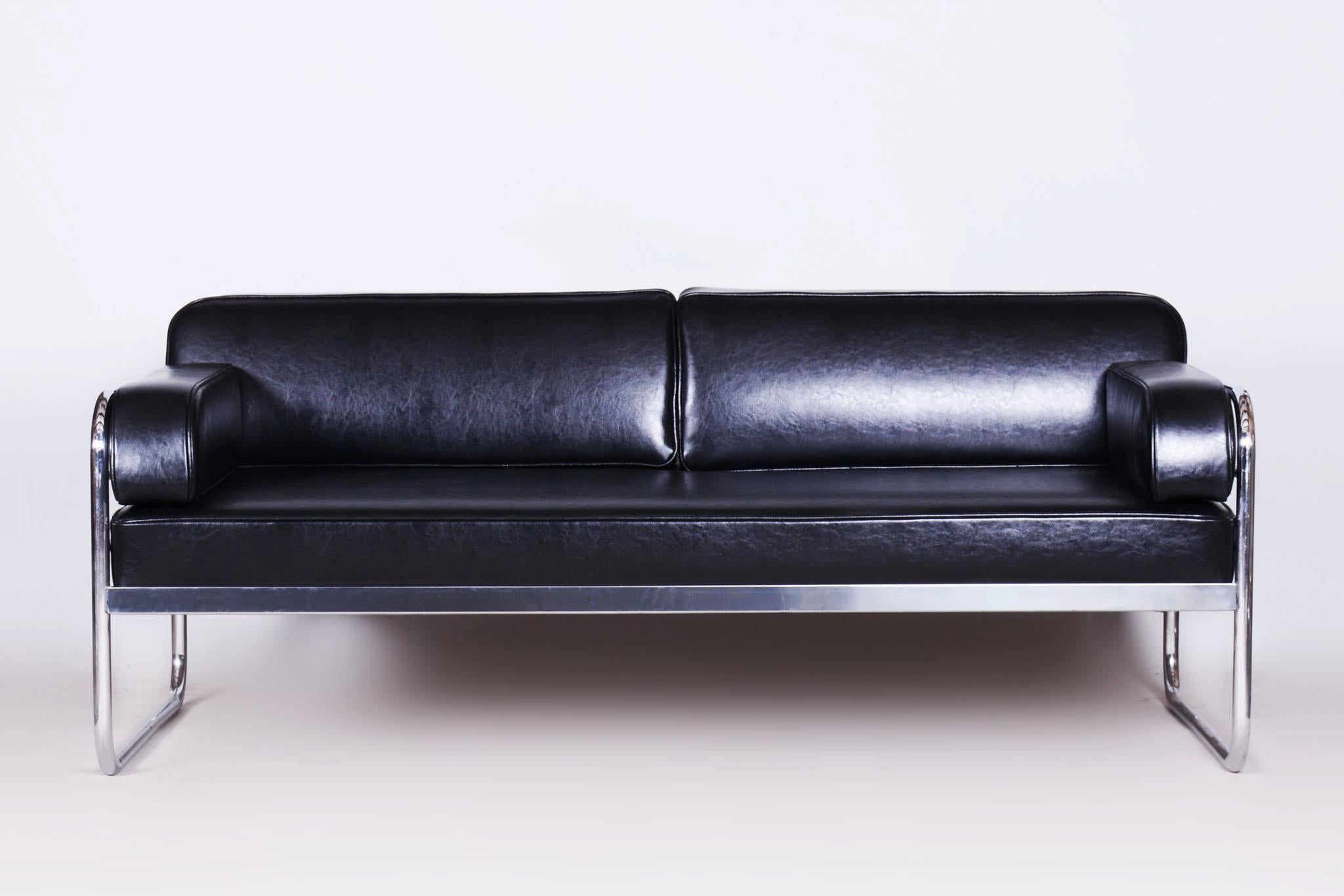 Cuir Canapé Bauhaus restauré de Vichr a Spol., chrome, cuir, tchèque, années 1930 en vente