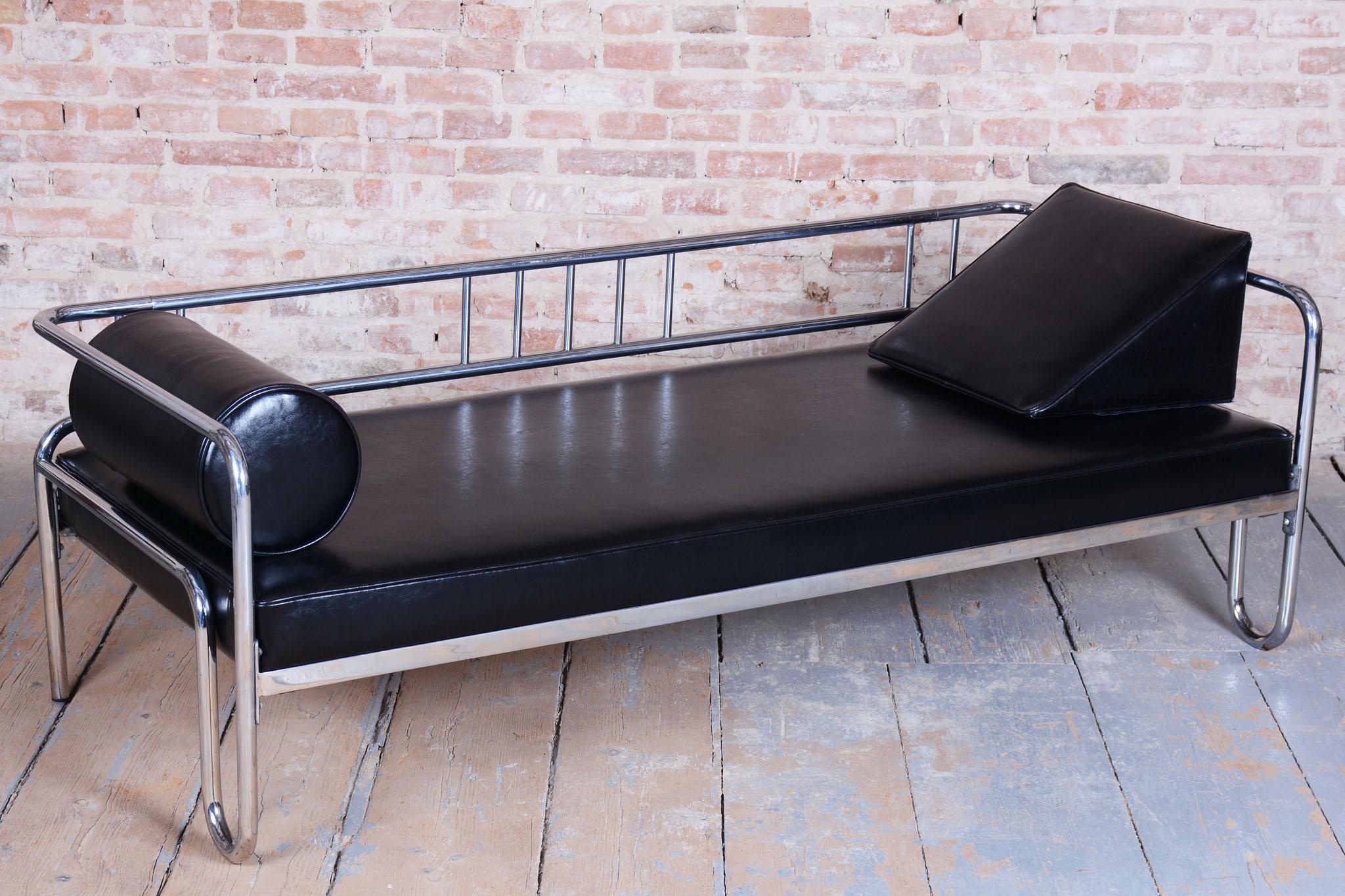Restauriertes Bauhaus-Sofa, verchromter Stahl, hochwertiges Leder, tschechisch, 1930er Jahre im Angebot 7