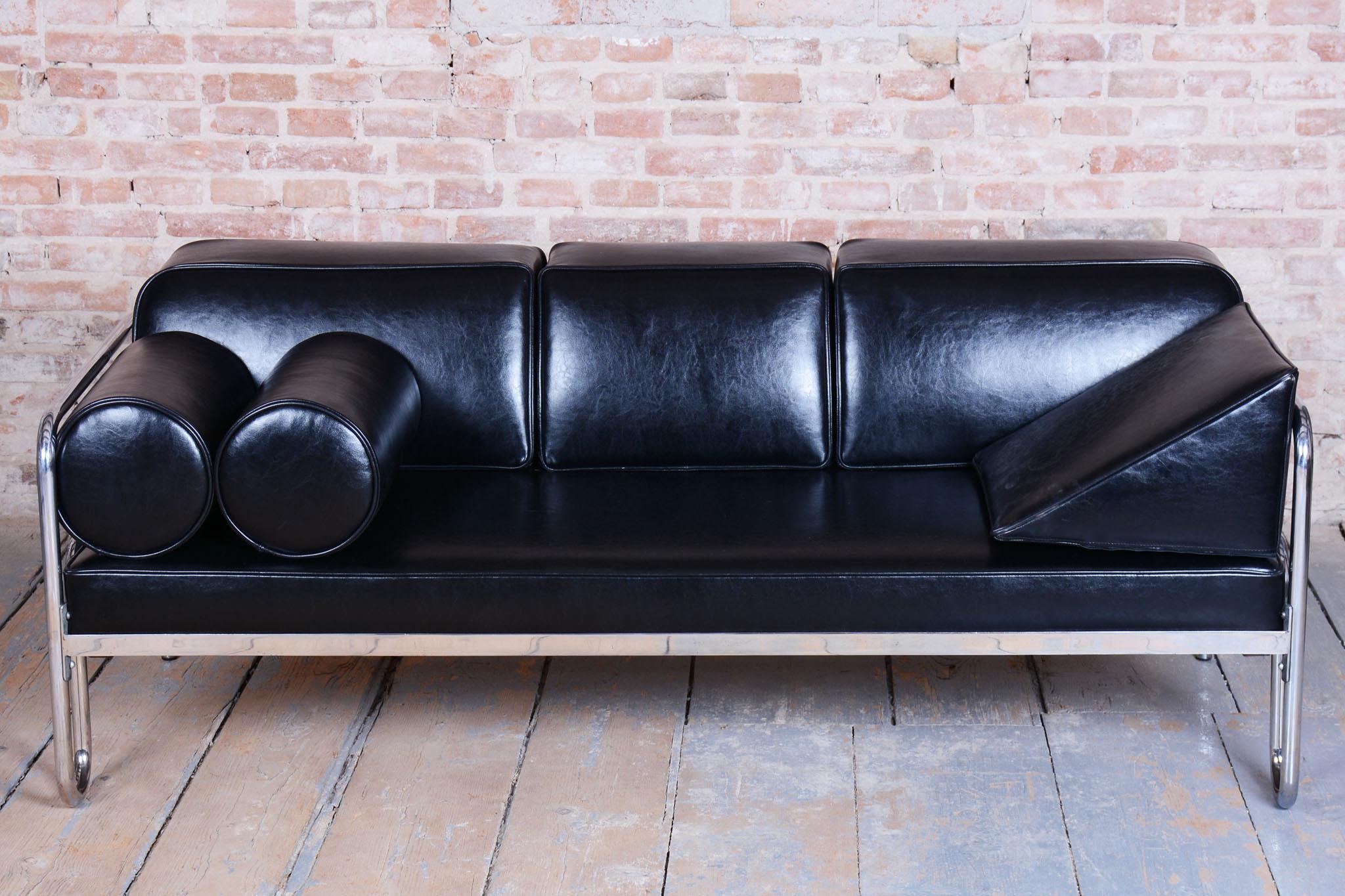 Restauriertes Bauhaus-Sofa, verchromter Stahl, hochwertiges Leder, tschechisch, 1930er Jahre (Tschechisch) im Angebot