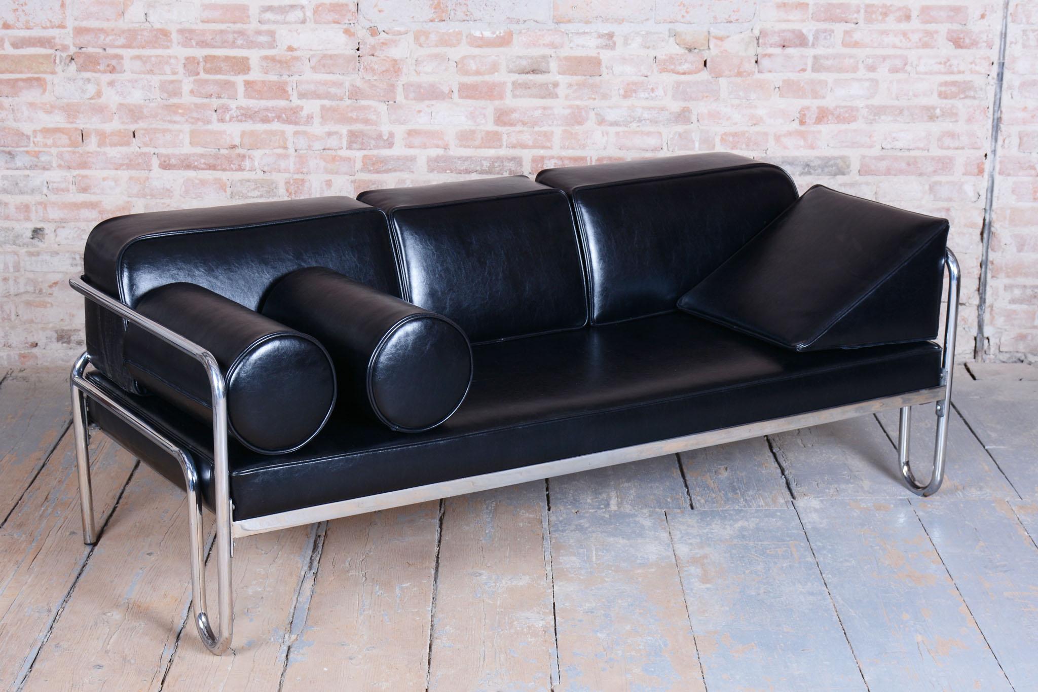 Restauriertes Bauhaus-Sofa, verchromter Stahl, hochwertiges Leder, tschechisch, 1930er Jahre im Zustand „Gut“ im Angebot in Brandys nad Labem, Středočeský kraj