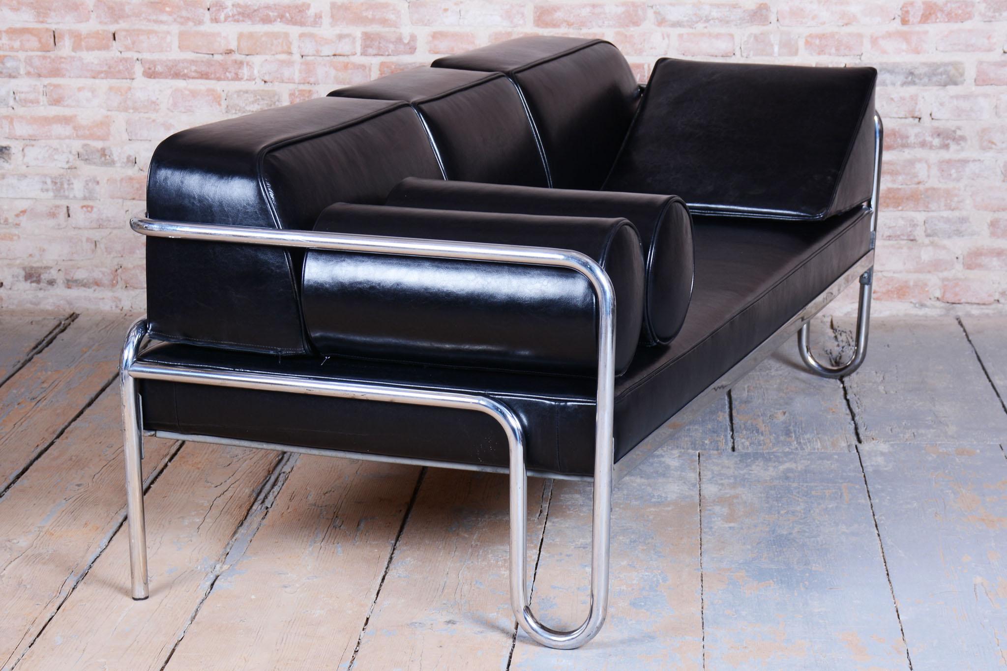 Restauriertes Bauhaus-Sofa, verchromter Stahl, hochwertiges Leder, tschechisch, 1930er Jahre im Angebot 1