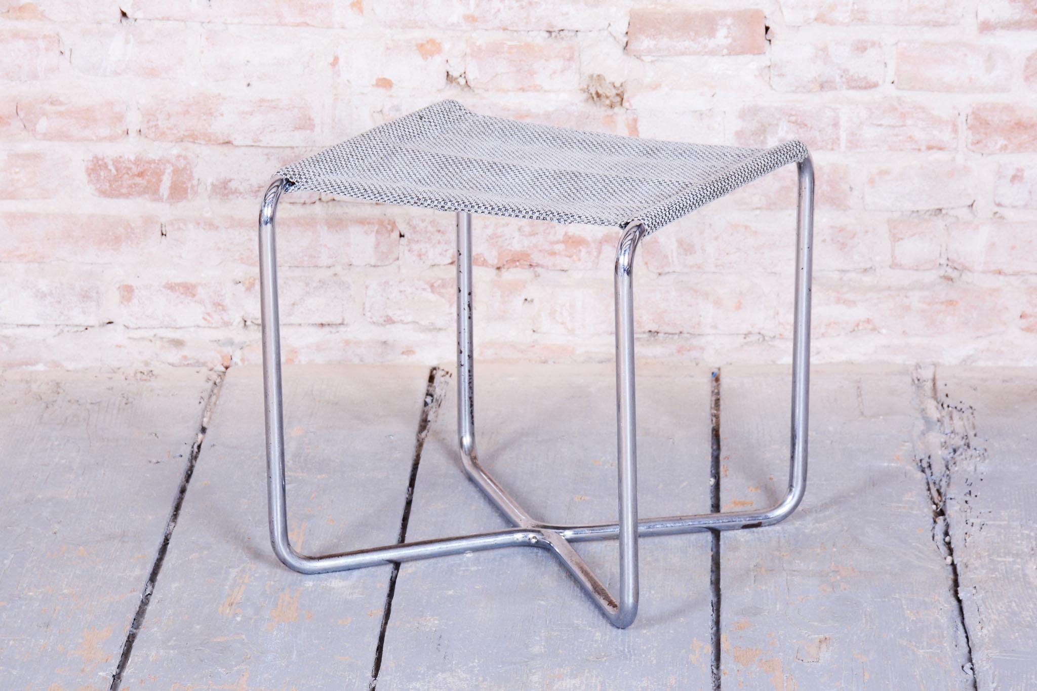Metà XX secolo Sgabello Bauhaus restaurato, di Mücke & Melder, acciaio cromato, Repubblica Ceca, anni '30 in vendita