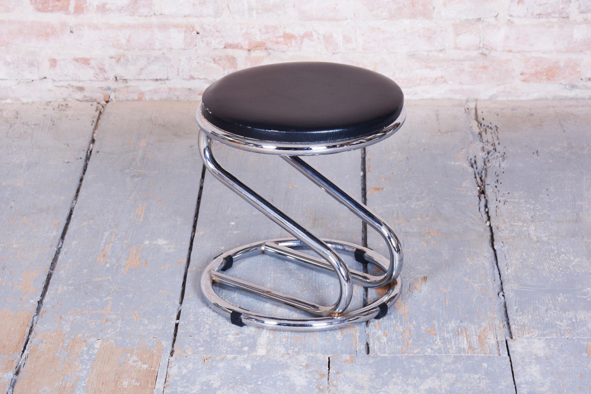 Restaurierter Bauhaus-Hocker, verchromter Stahl, Lederette, Geman, 1950er Jahre (Deutsch) im Angebot