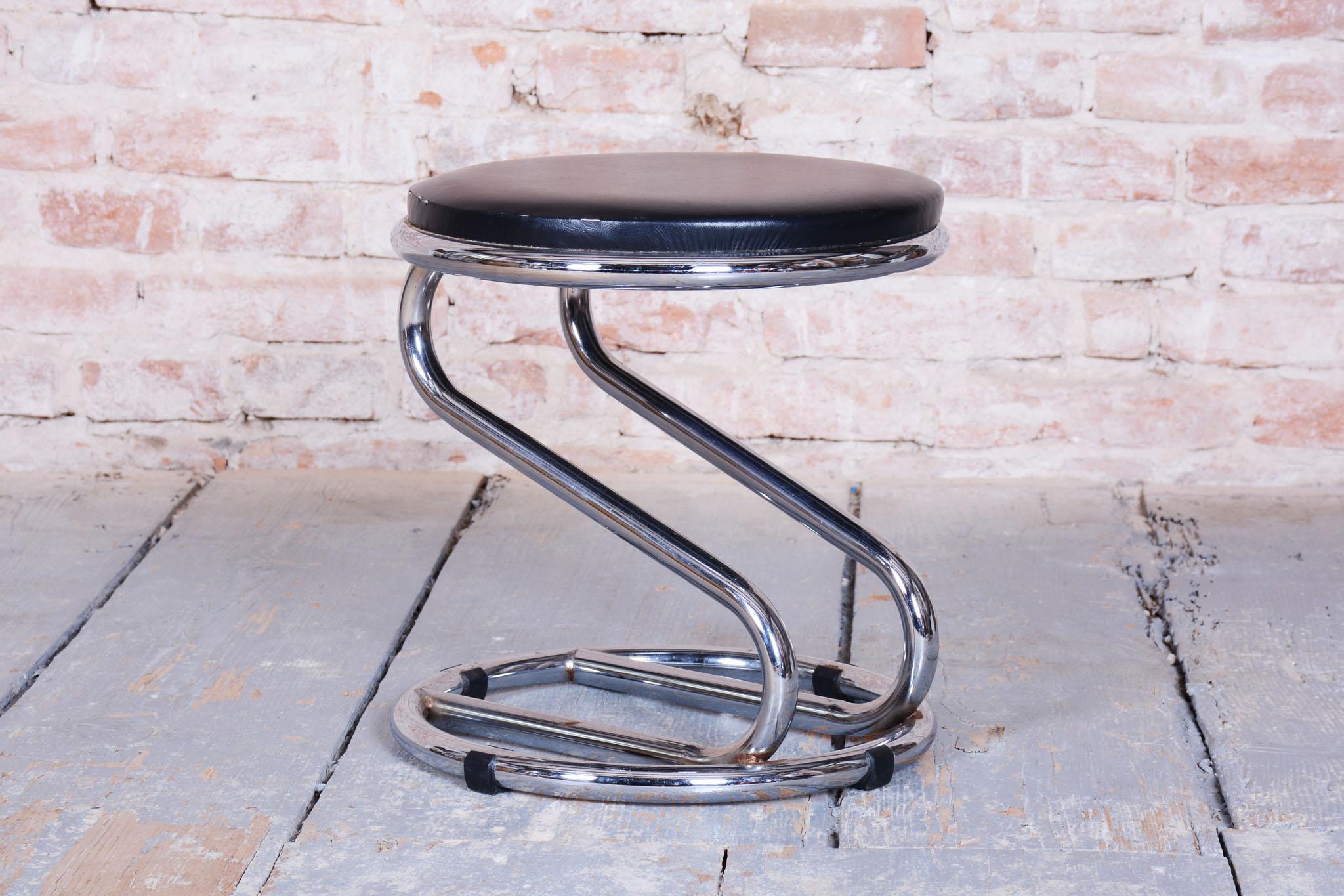 Restaurierter Bauhaus-Hocker, verchromter Stahl, Lederette, Geman, 1950er Jahre (Mitte des 20. Jahrhunderts) im Angebot