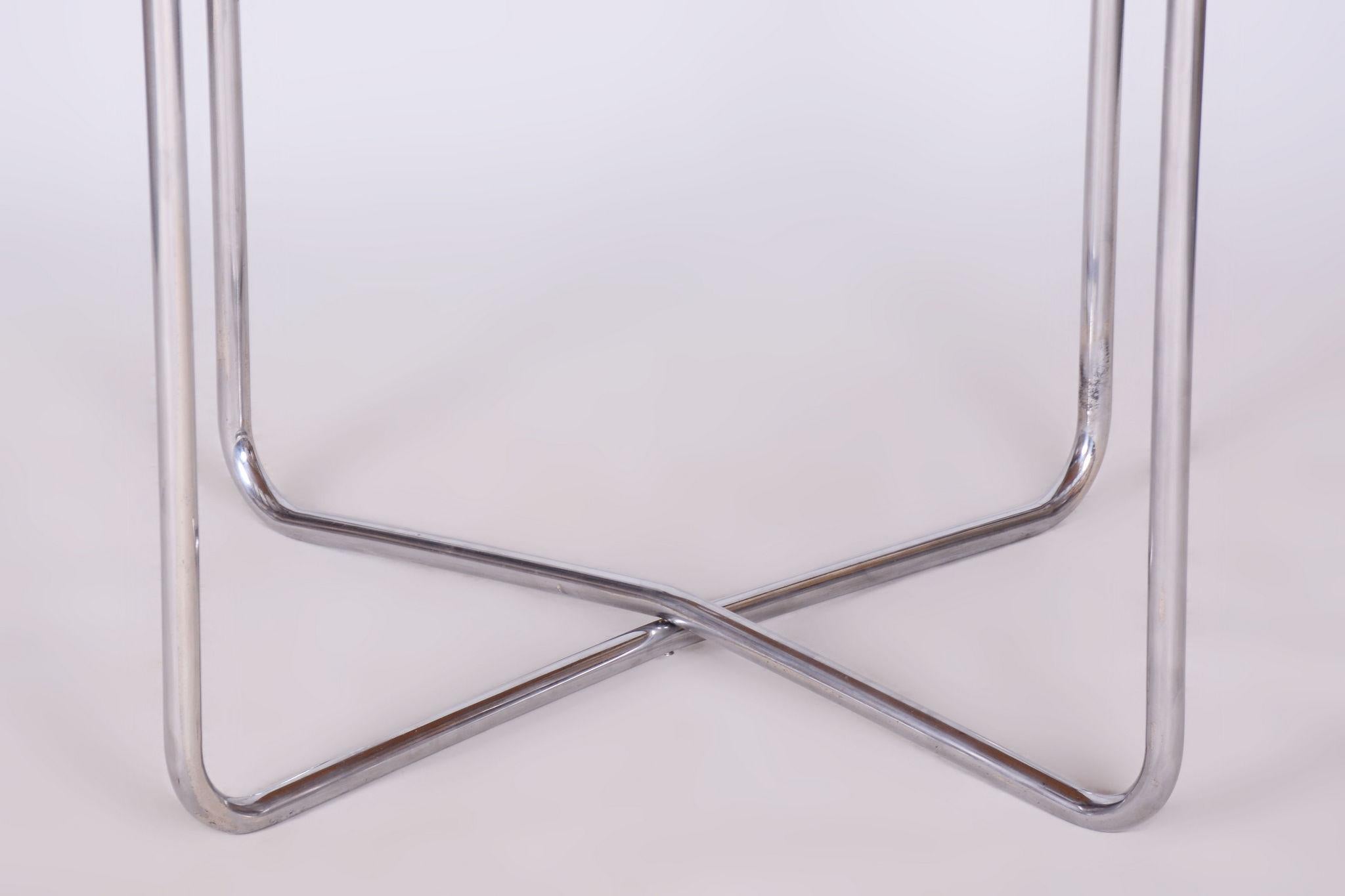 Restaurierter Bauhaus-Tisch, von Hynek Gottwald, verchromter Stahl, Tschechisch, 1930er Jahre im Zustand „Gut“ im Angebot in Horomerice, CZ