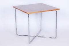 Table Bauhaus restaurée, par Robert Slezák, noyer caucasien, chrome, tchèque, années 1930