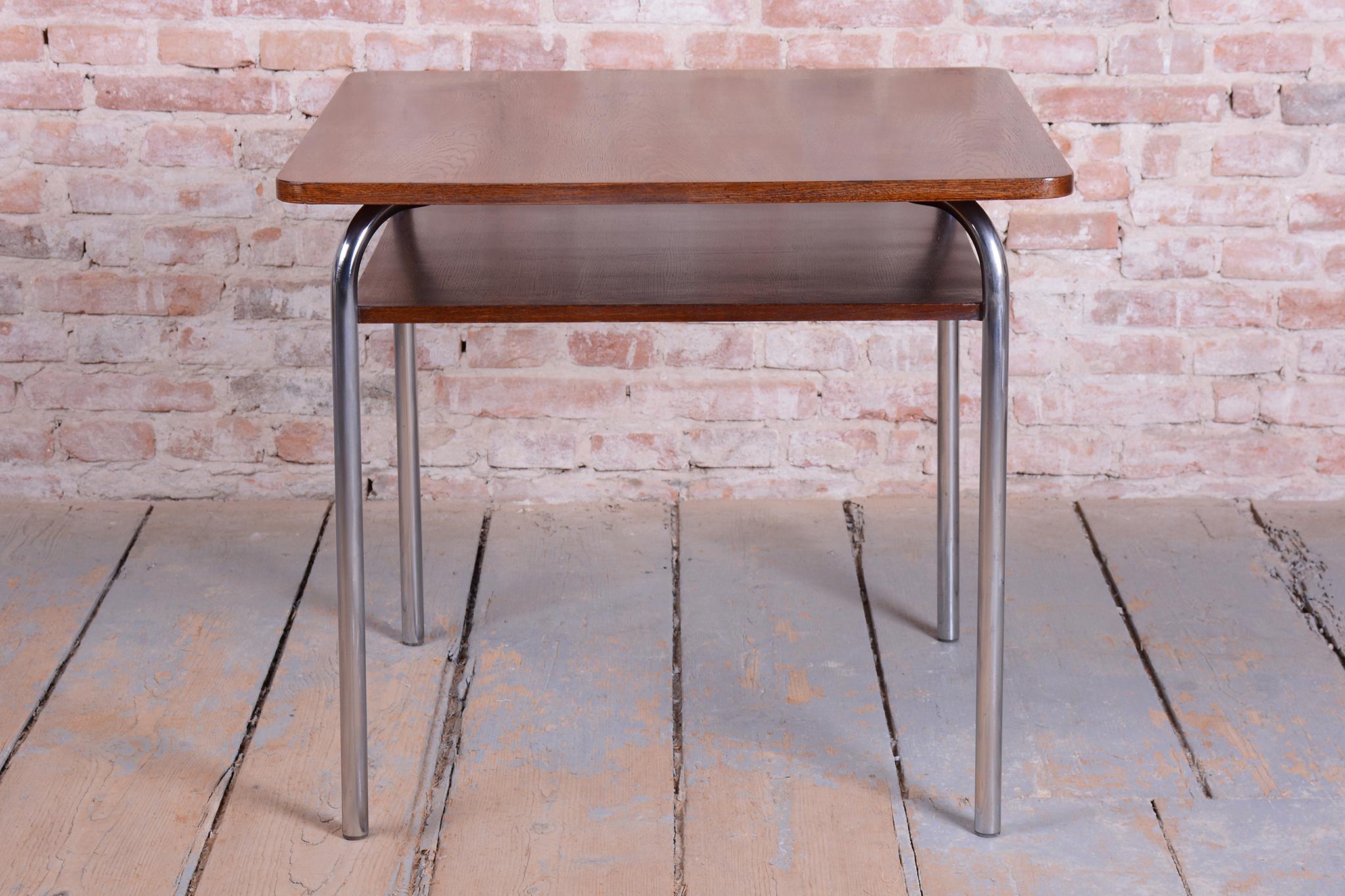 Restored Bauhaus Table, by Vichr a spol., Oak, Chrome, Polished, Czech, 1940s im Zustand „Gut“ im Angebot in Brandys nad Labem, Středočeský kraj