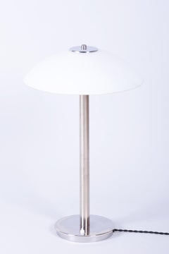 Lámpara de mesa Bauhaus restaurada, cromo, acero, cristal opalino, checa, años 30