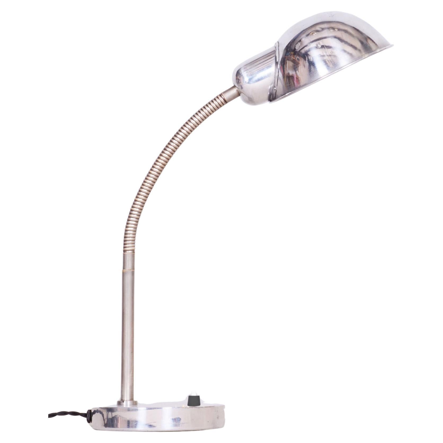 Lampada da tavolo Bauhaus restaurata, nuova elettrificazione, cromo, ceca, anni '30