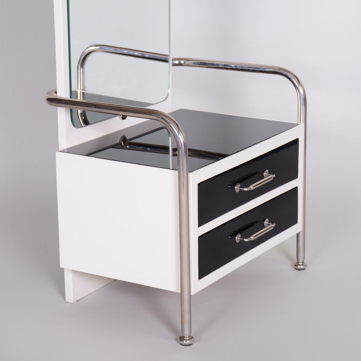 20ième siècle Toilette Bauhaus restaurée avec miroir, chrome, bois laqué, tchèque, années 1930 en vente