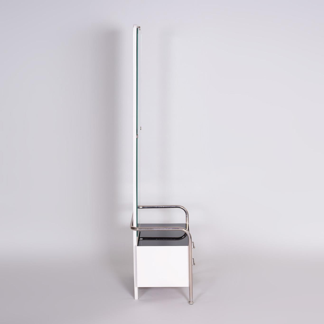Toilette Bauhaus restaurée avec miroir, chrome, bois laqué, tchèque, années 1930 en vente 1