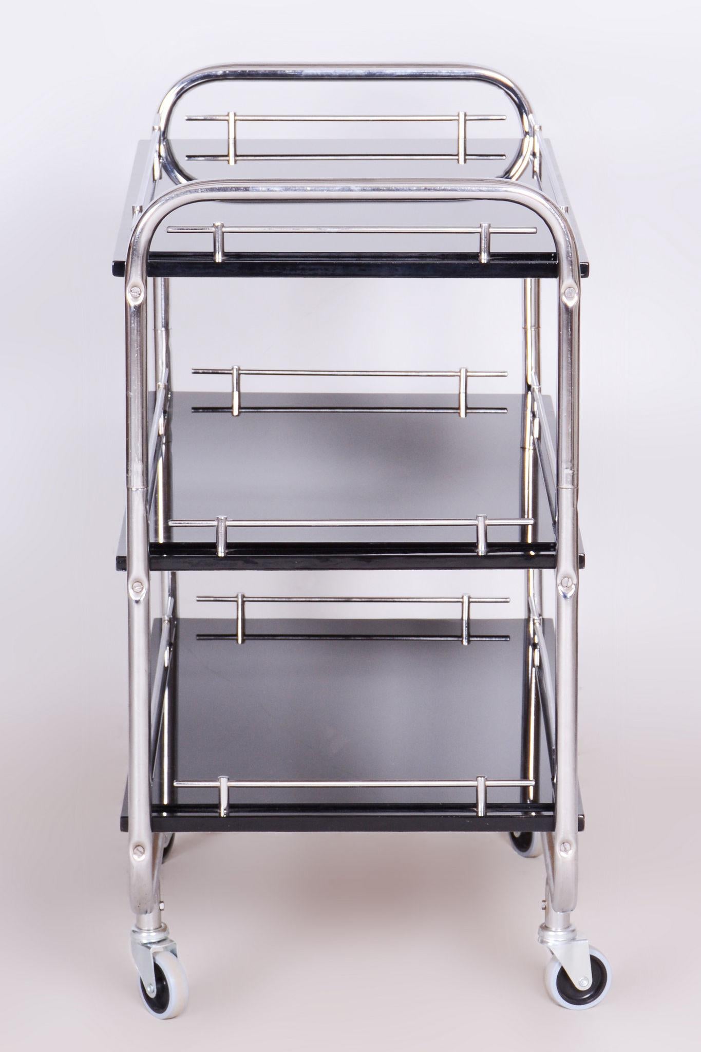 Restored Bauhaus Trolley, Kovona, Chrome-plated Steel, Glass, Czechia, 1930s In Good Condition For Sale In Horomerice, CZ