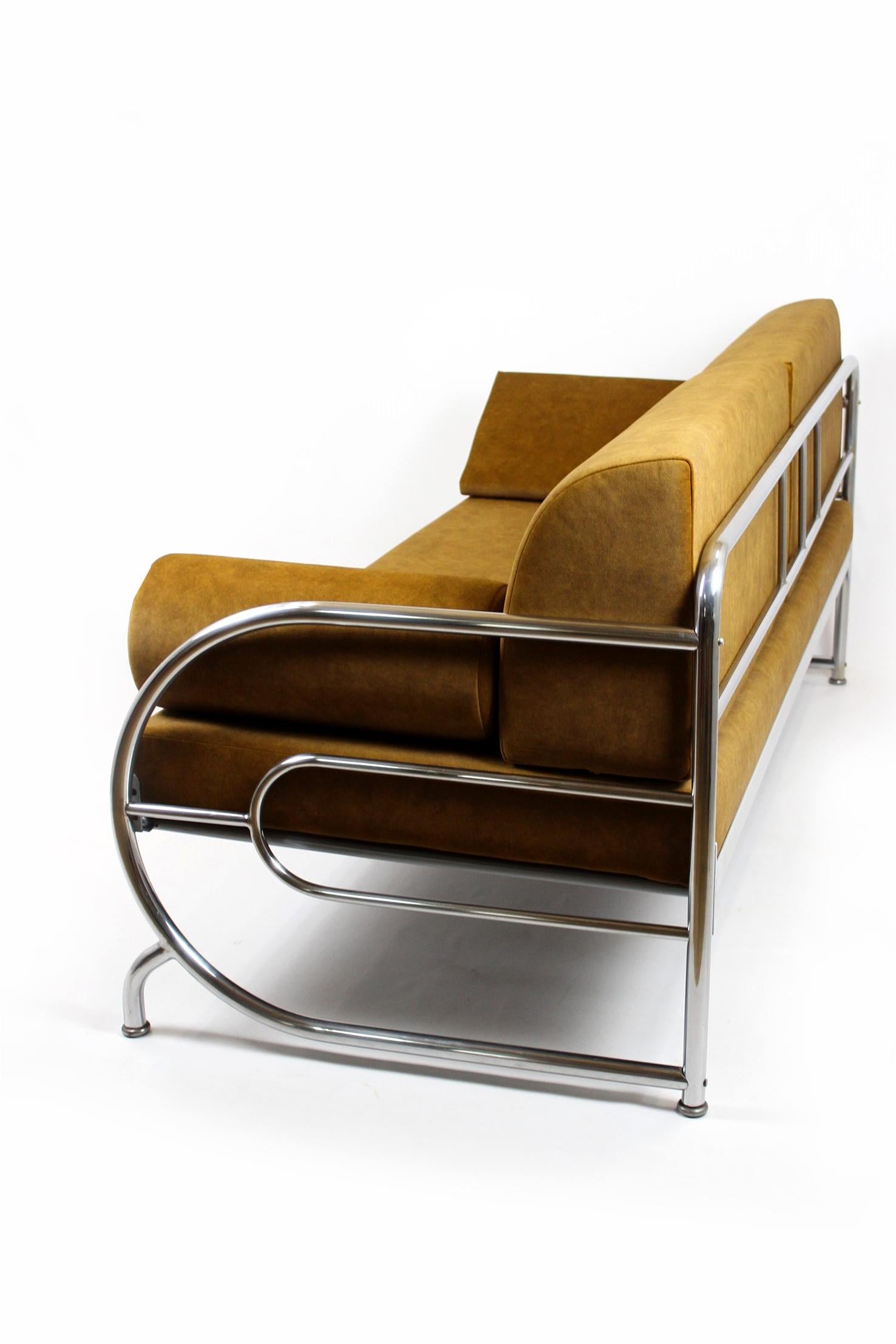 Restored Bauhaus Tubular Chrome Steel Sofa from Hynek Gottwald, 1930s For Sale 8