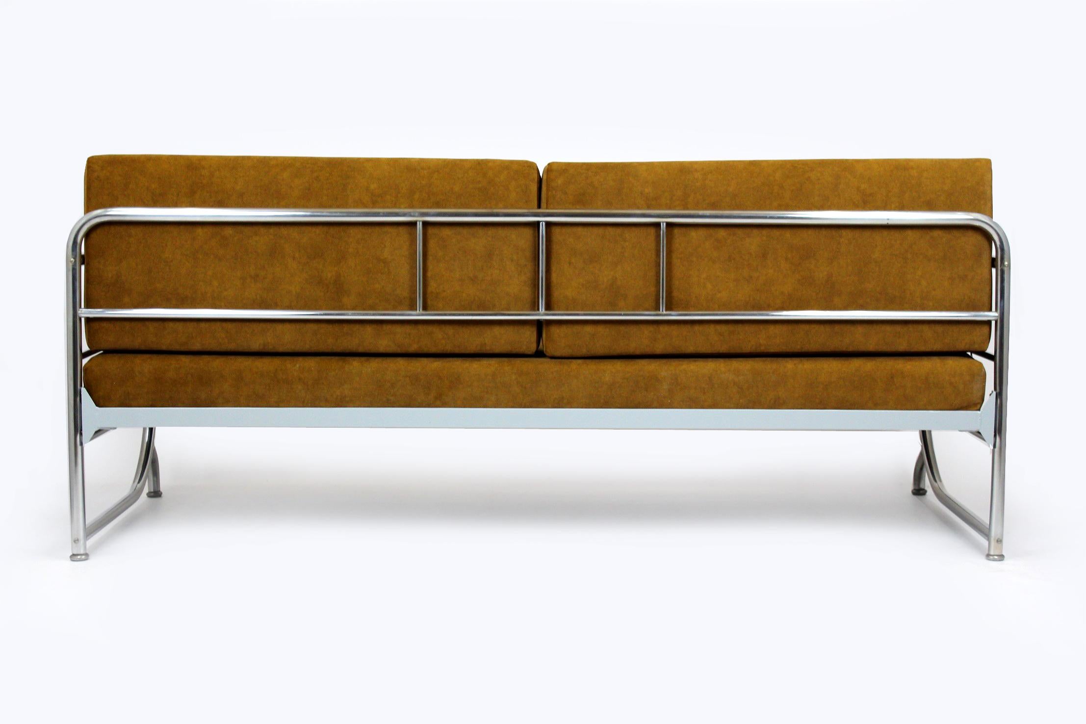 Restored Bauhaus Tubular Chrome Steel Sofa from Hynek Gottwald, 1930s For Sale 9