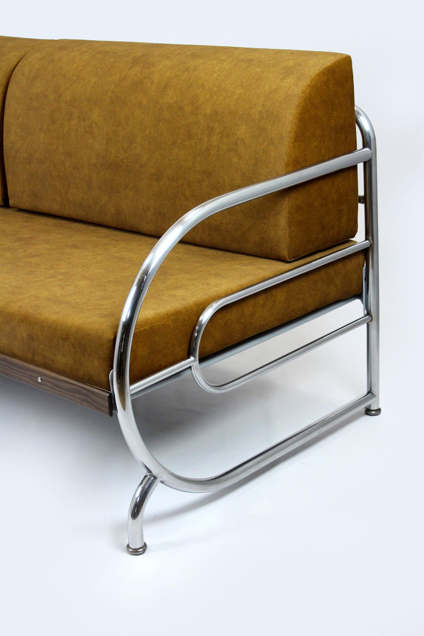 Restored Bauhaus Tubular Chrome Steel Sofa from Hynek Gottwald, 1930s In Good Condition For Sale In Żory, PL
