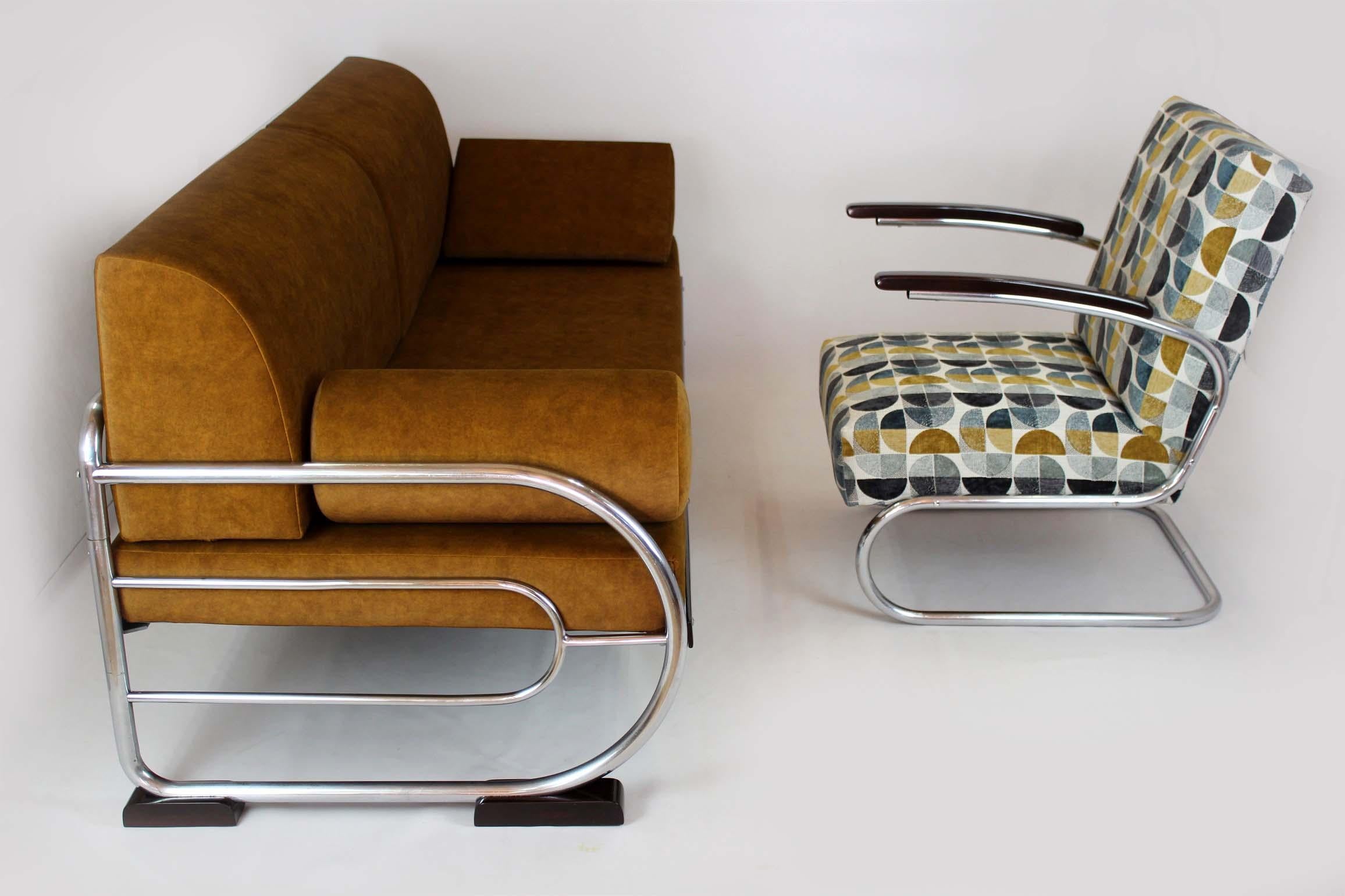 Restored Bauhaus Tubular Chrome Steel Sofa from Hynek Gottwald, 1930s (20. Jahrhundert) im Angebot