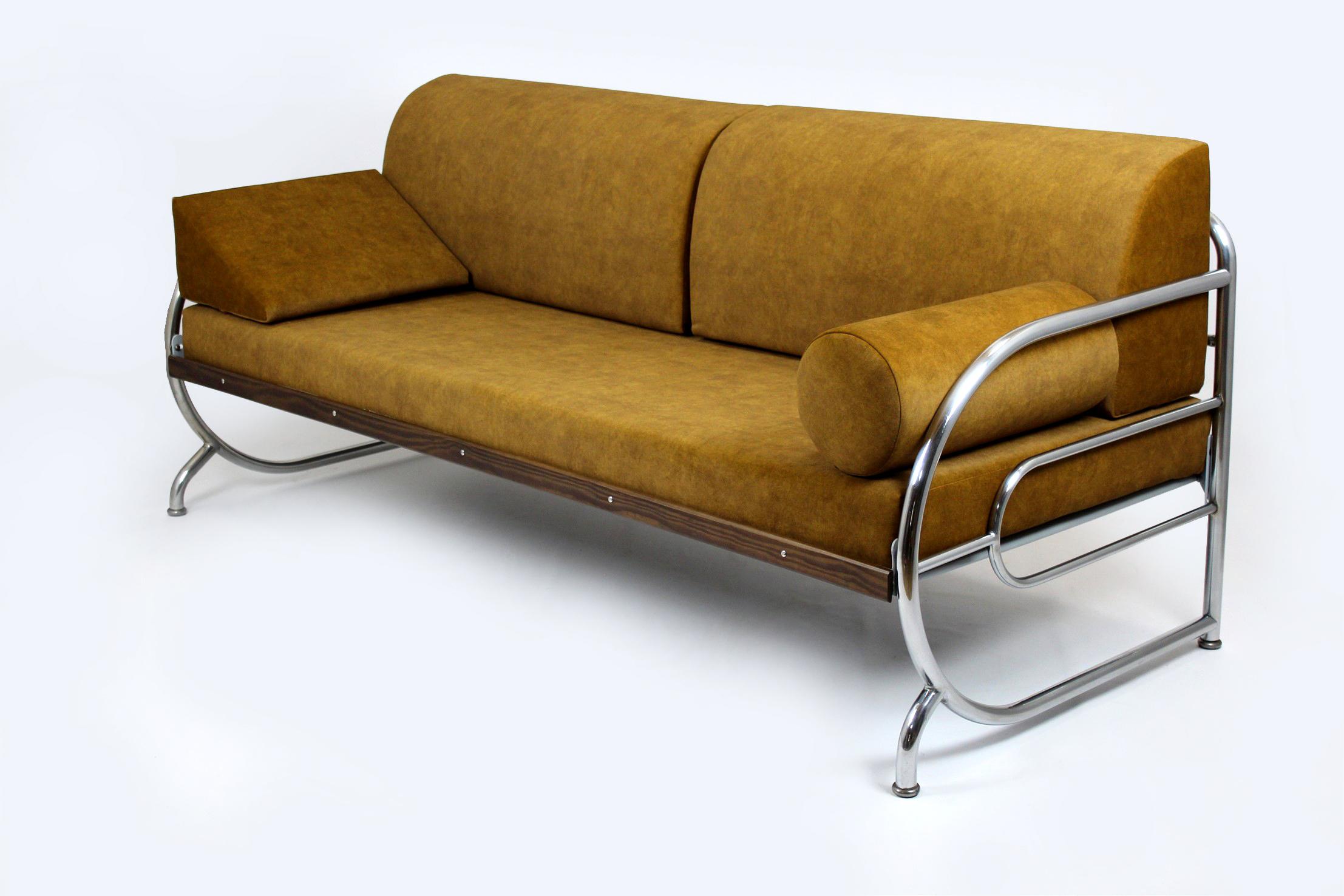 Restored Bauhaus Tubular Chrome Steel Sofa from Hynek Gottwald, 1930s For Sale 3