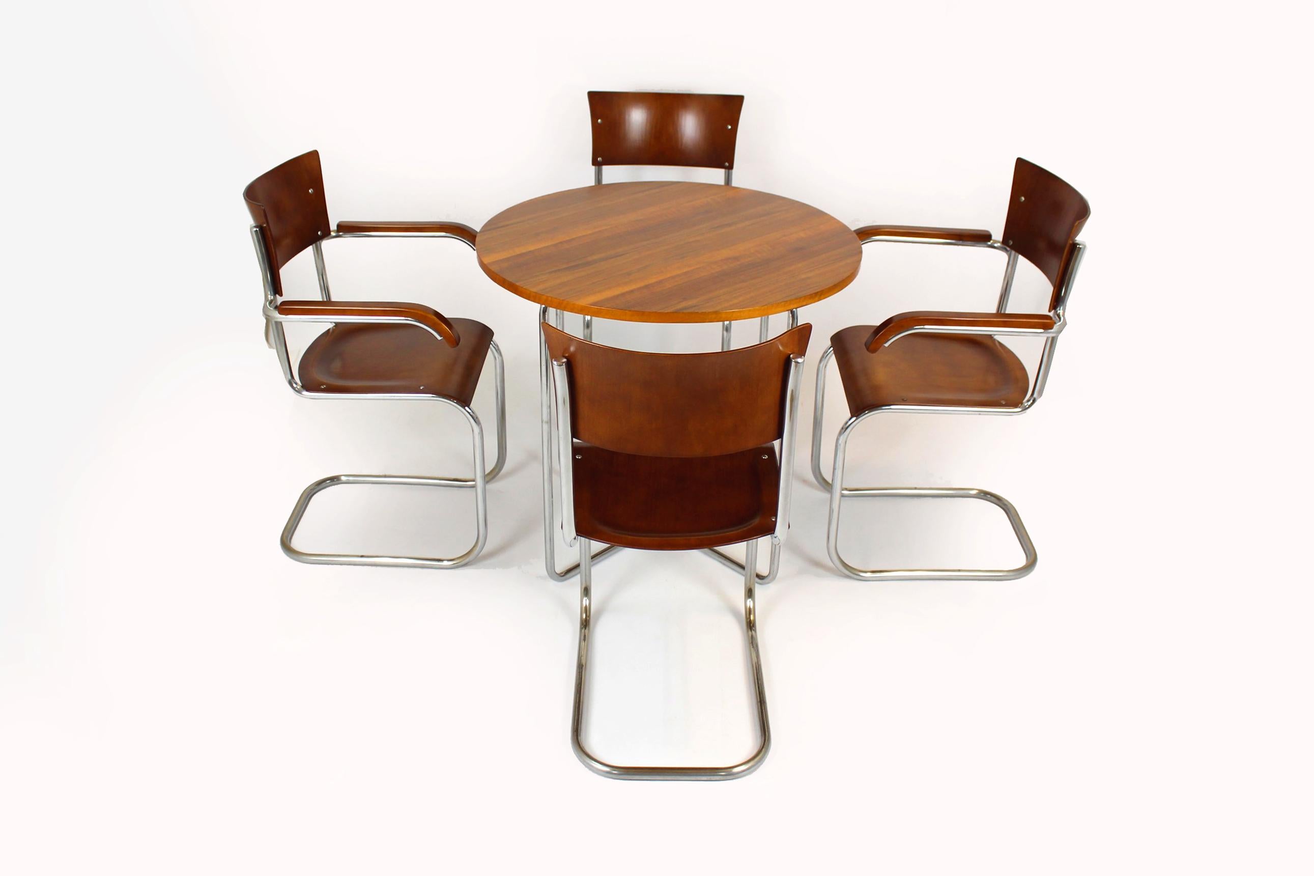 Restauriertes Bauhaus-Röhrenstahl-Set, runder Tisch und vier Stühle von Mart Stam, 19 (Mitte des 20. Jahrhunderts) im Angebot