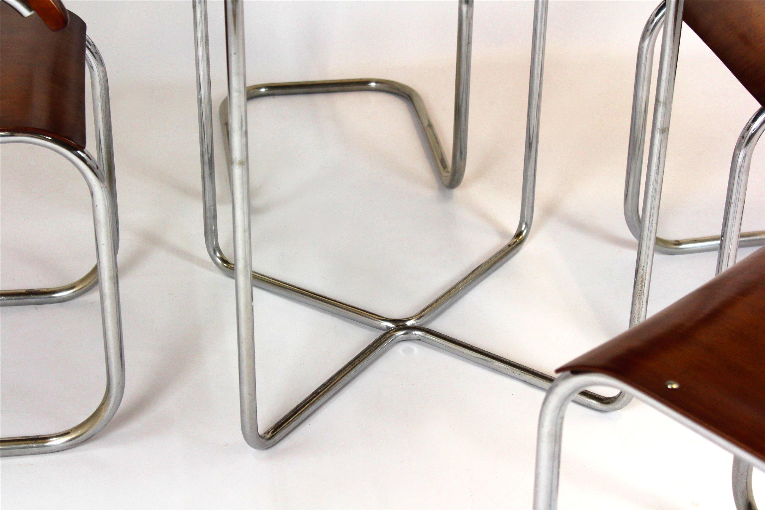 Restauriertes Bauhaus-Röhrenstahl-Set, runder Tisch und vier Stühle von Mart Stam, 19 (Stahl) im Angebot