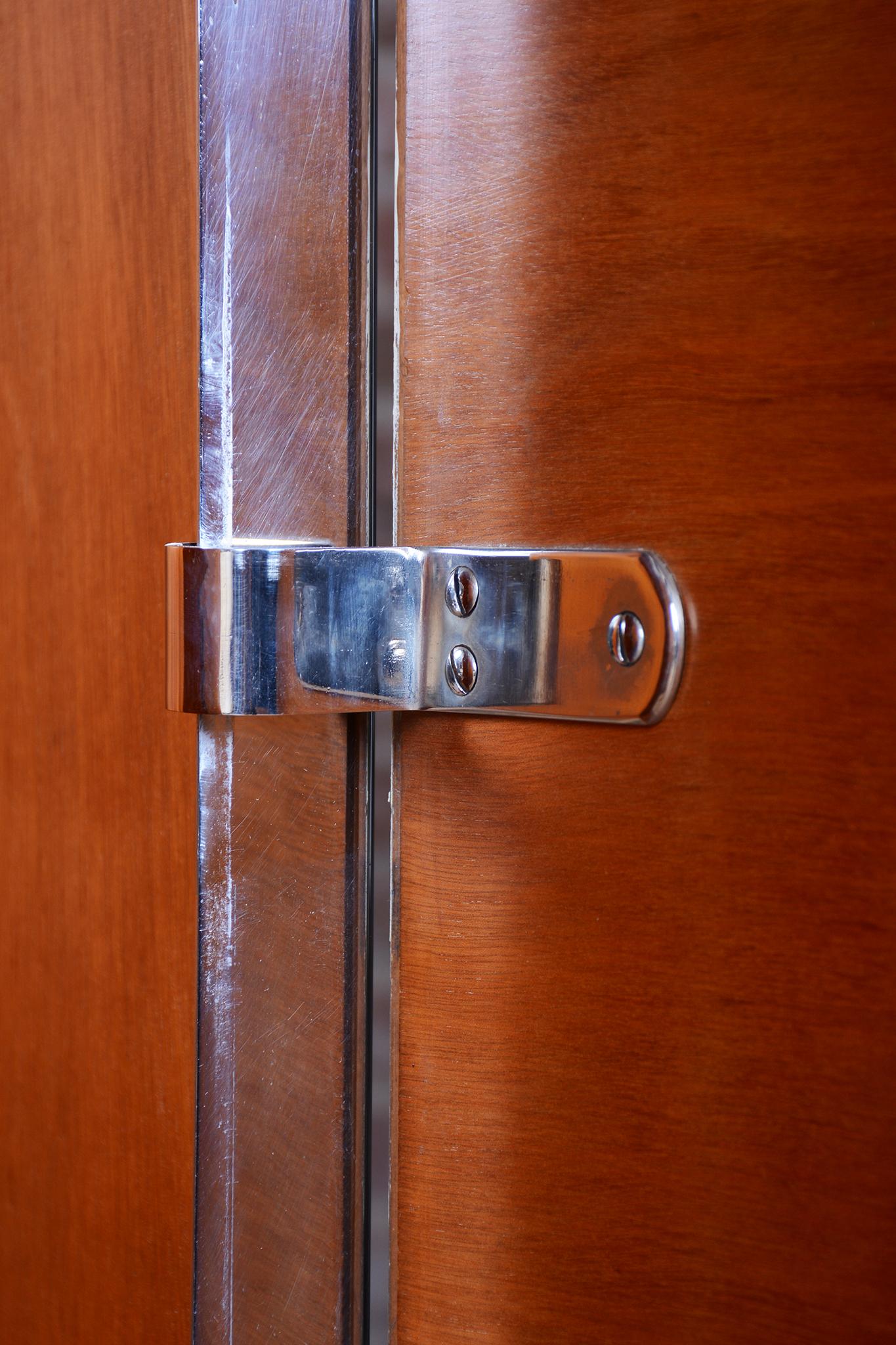 Restaurierter Bauhaus Kleiderschrank, von H.J.Hagemann für Slezak, Chrom, Tschechien, 1930er Jahre im Angebot 9