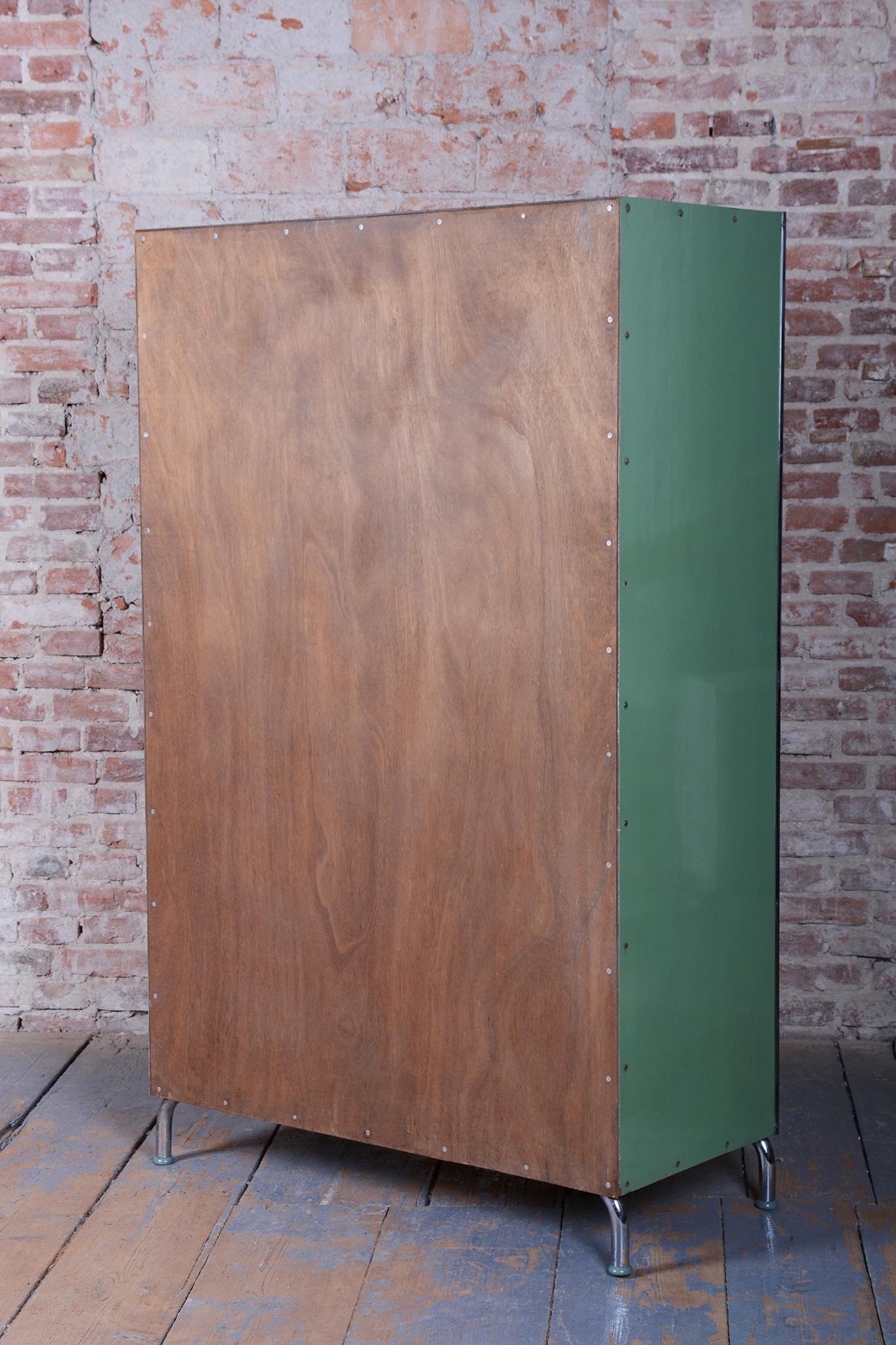 Restaurierter Bauhaus Kleiderschrank, von H.J.Hagemann für Slezak, Chrom, Tschechien, 1930er Jahre im Angebot 12