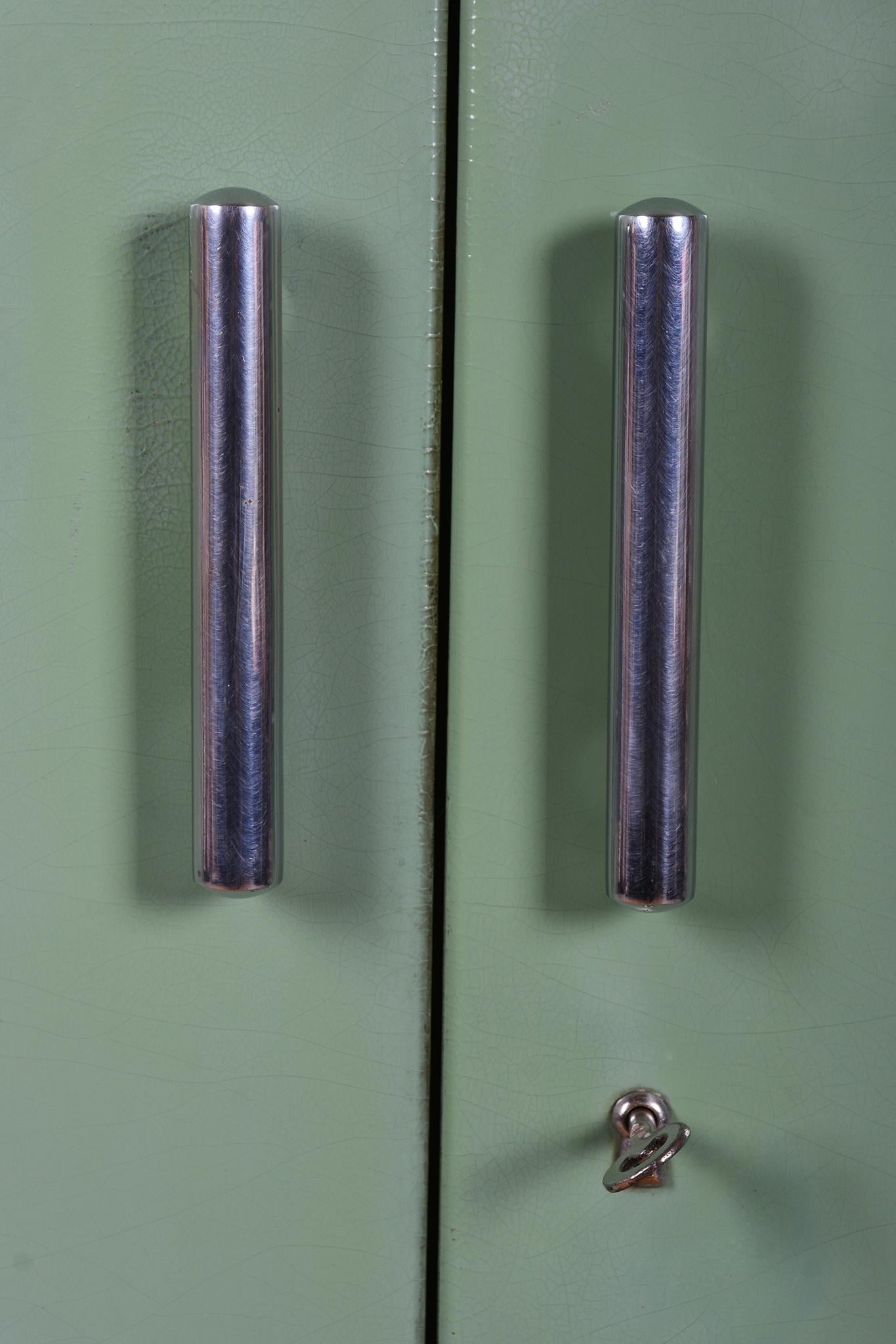 Restaurierter Bauhaus Kleiderschrank, von H.J.Hagemann für Slezak, Chrom, Tschechien, 1930er Jahre im Angebot 3