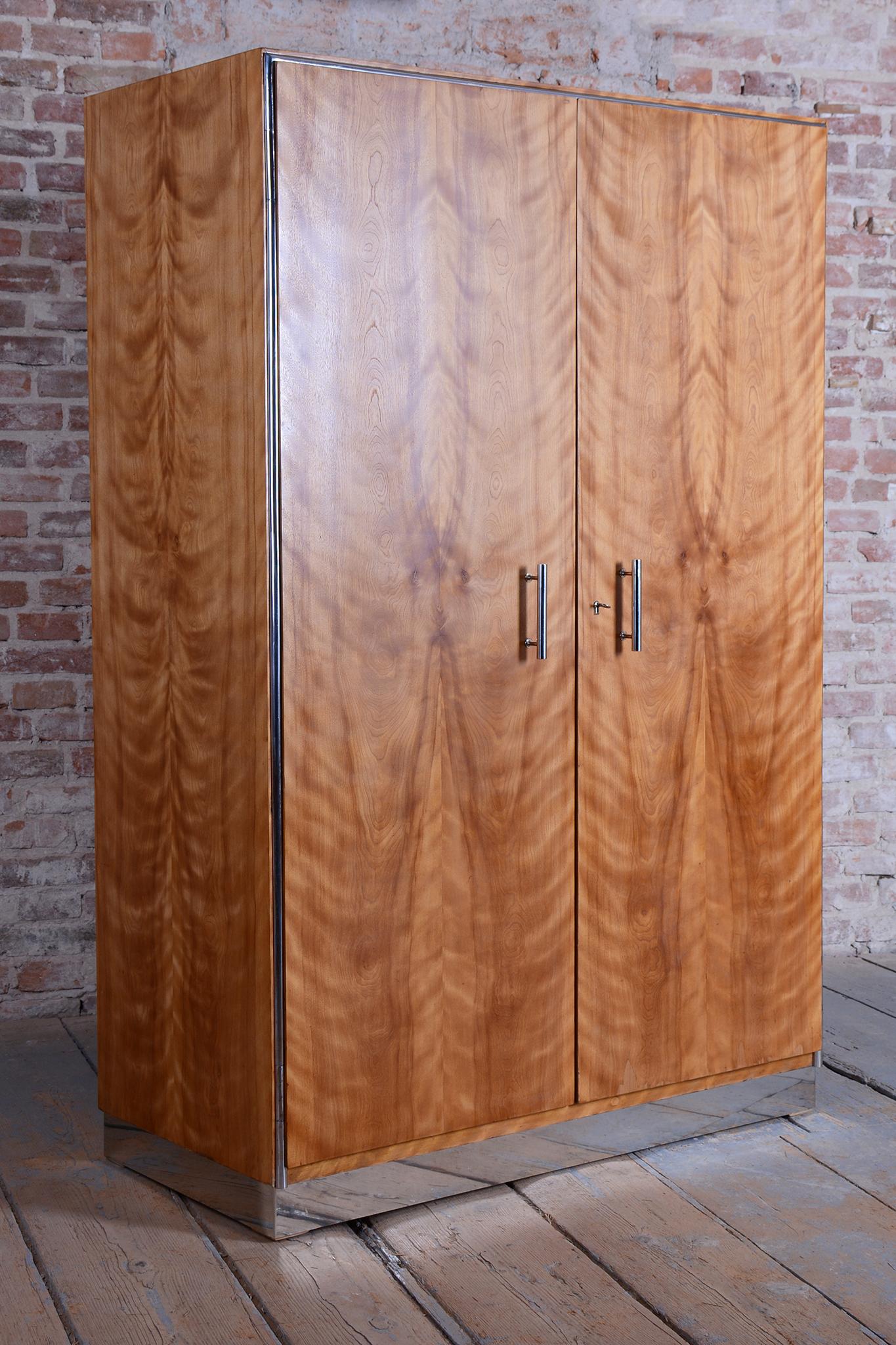 Restaurierter Bauhaus-Schrank, von H.J.Hagemann, Mücke-Melder, Tschechien, 1930er Jahre (Tschechisch) im Angebot