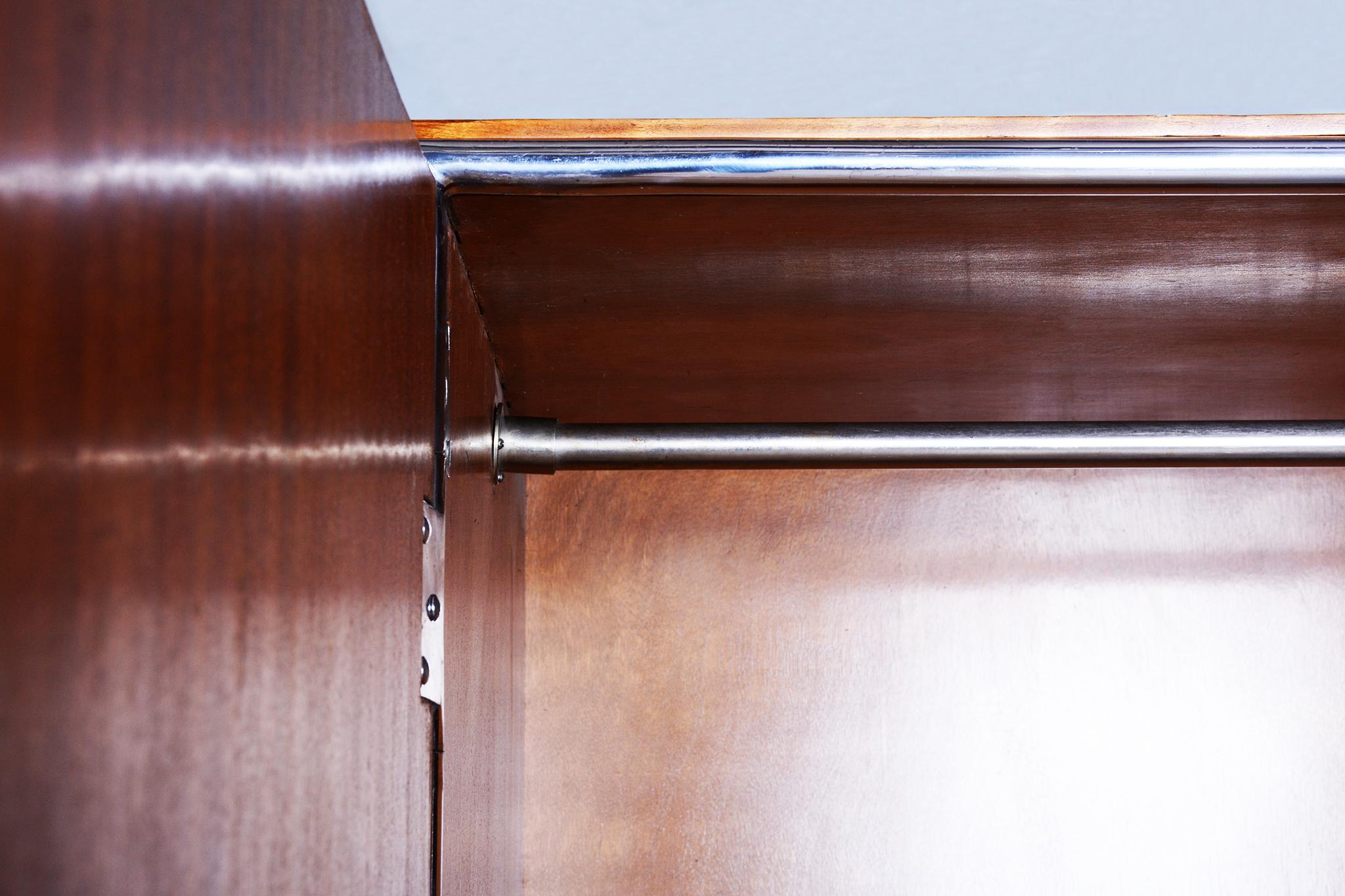 Restaurierter Bauhaus-Schrank, von H.J.Hagemann, Mücke-Melder, Tschechien, 1930er Jahre im Angebot 2