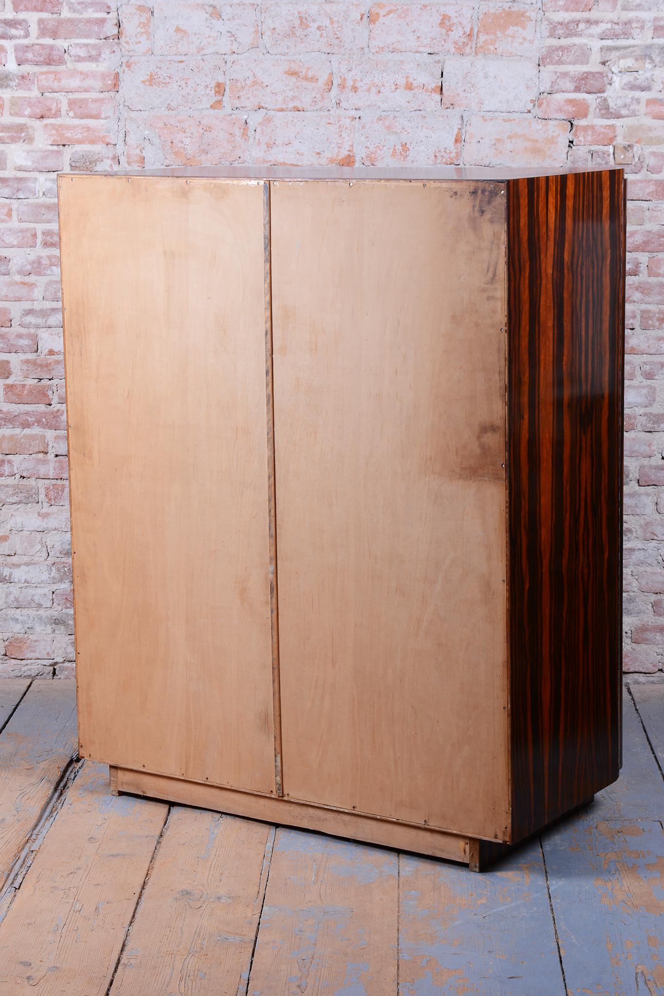 Armoire Bauhaus restaurée, érable, ébène de Macassar, polie, tchèque, années 1920 en vente 7