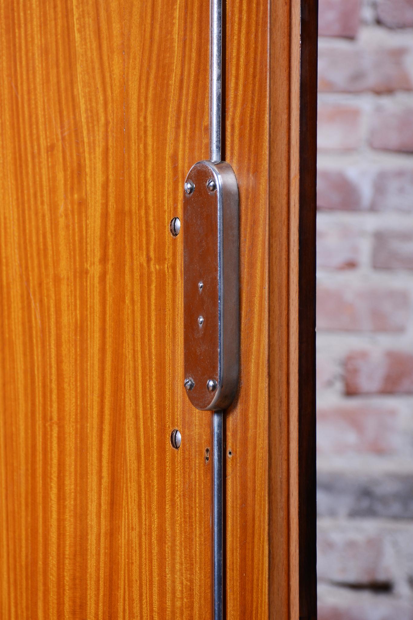 Armoire Bauhaus restaurée, érable, ébène de Macassar, polie, tchèque, années 1920 en vente 2