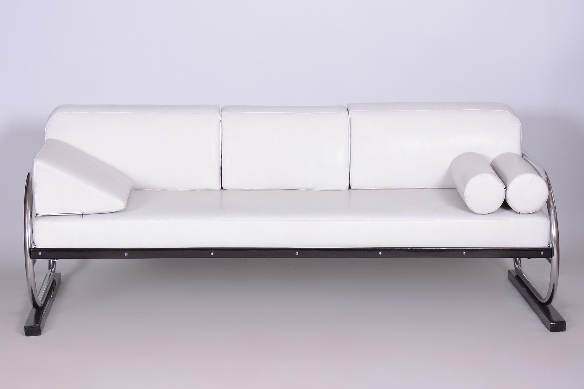 Restored Bauhaus white leather sofa with chrome tubular steel frame.

Period: 1930-1939
Source: Czechia (Czechoslovakia)
Maker: Robert Slezák.
Number of seats: 3

The sofa is upholstered with new high-quality leather.
Professionally cleaned
