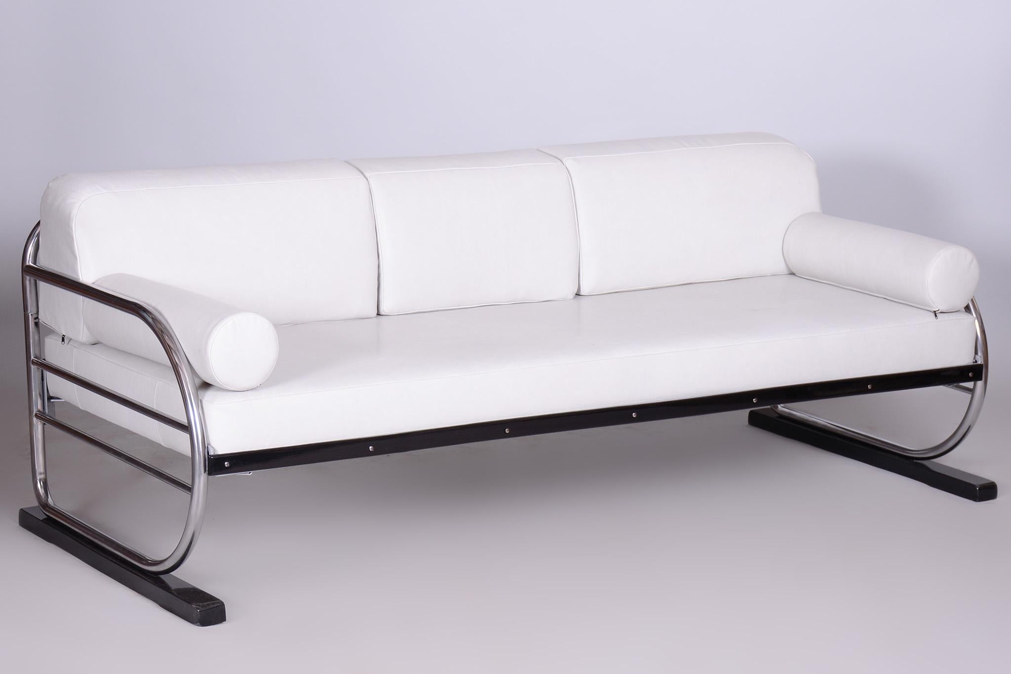 Restauriertes Bauhaus-Sofa aus weißem Leder und Chromrohr, Robert Slezák, 1930er Jahre im Zustand „Gut“ im Angebot in Horomerice, CZ