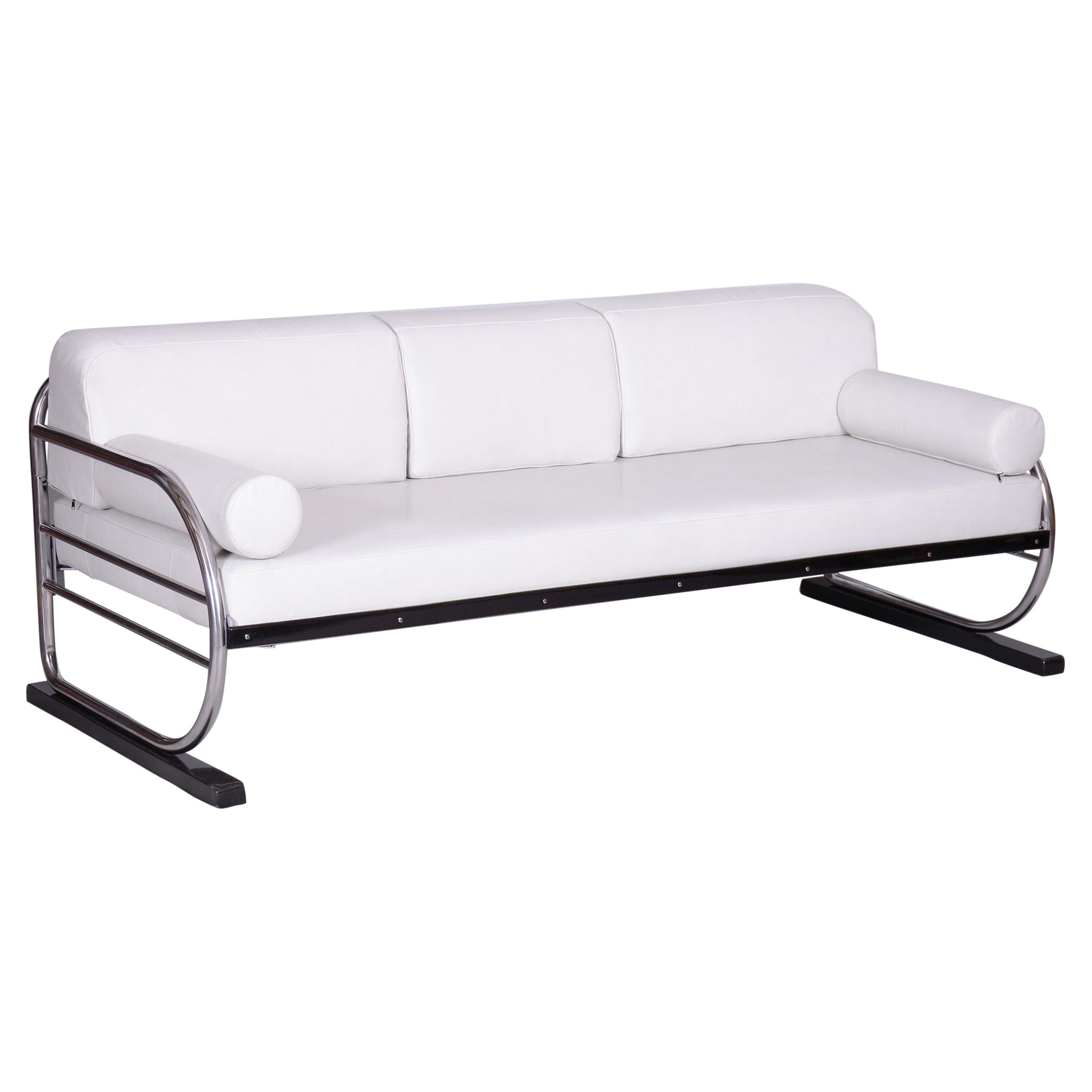 Canapé Bauhaus restauré en cuir blanc et chrome tubulaire, Robert Slezák, années 1930