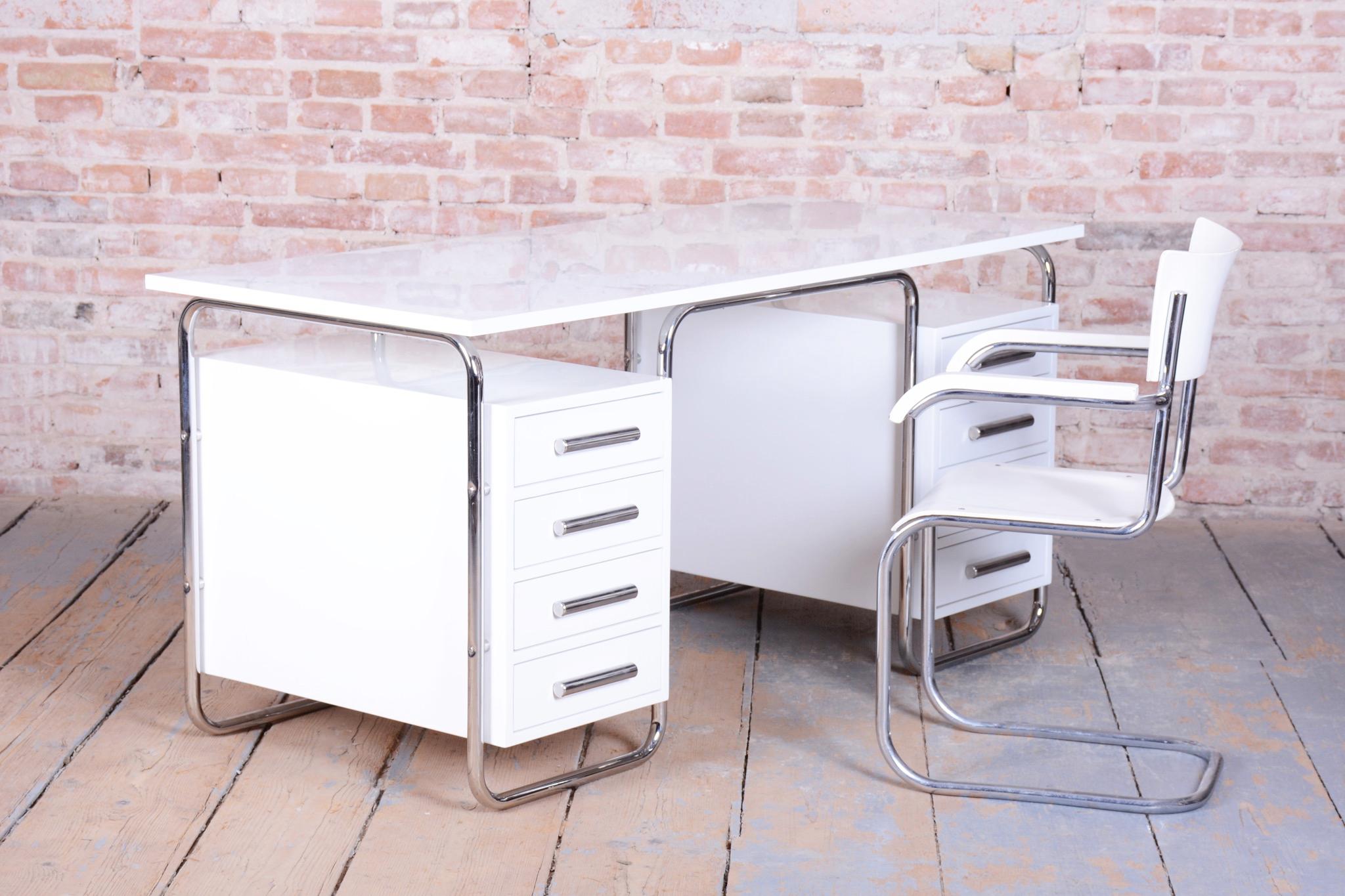 Escritorio Bauhaus restaurado, de Marcel Breuer para Thonet, cromado, República Checa, años 30 en venta 2
