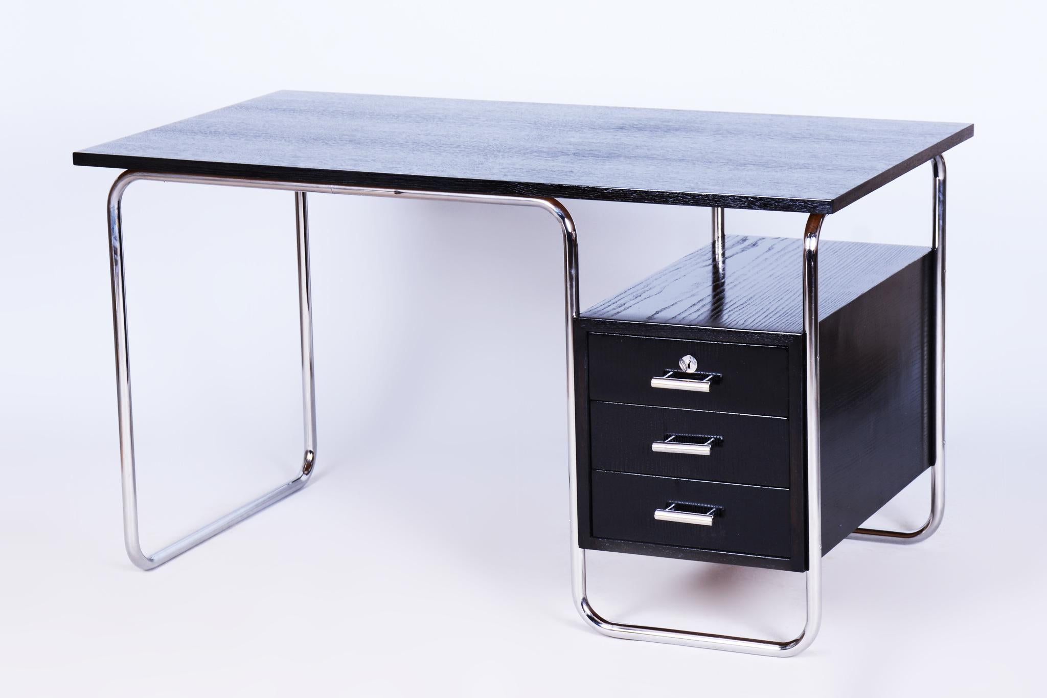 Dimensions:
Height: 78 cm (30.7 in)
Width: 138 cm (54.3 in)
Depth: 75 cm (29.5 in)

Space for legs:
Height: 73 cm (28.7 in)
Width: 83 cm (32.7 in)

This elegant Bauhaus writing desk originates from Czechoslovakia from the 1930s and was manufactured
