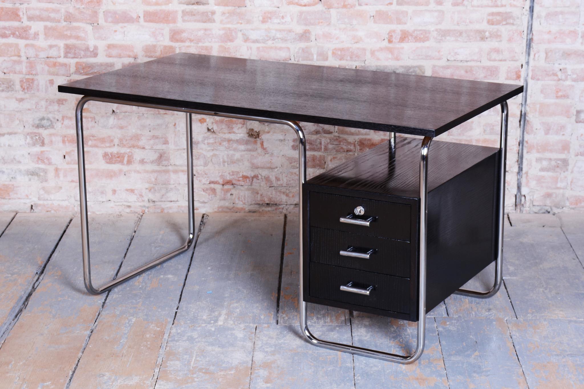 Restored Bauhaus Writing Desk, by Robert Slezák, Beech, Chrome, Czech, 1930s In Good Condition For Sale In Brandys nad Labem, Středočeský kraj