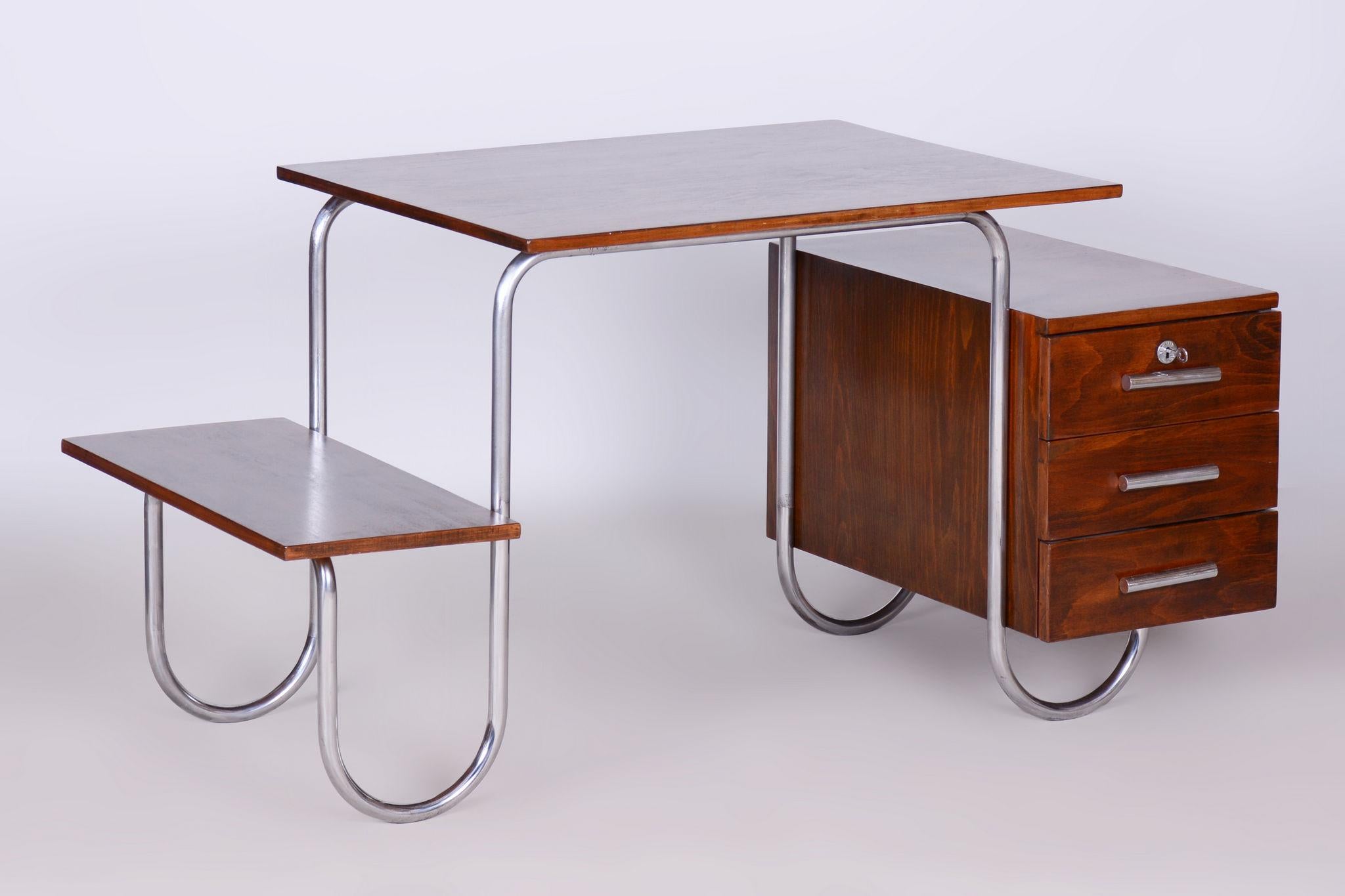 Restaurierter Bauhaus-Schreibtisch, von Robert Slezak, Buche, Chrom, Tschechisch, 1930er Jahre im Angebot 1