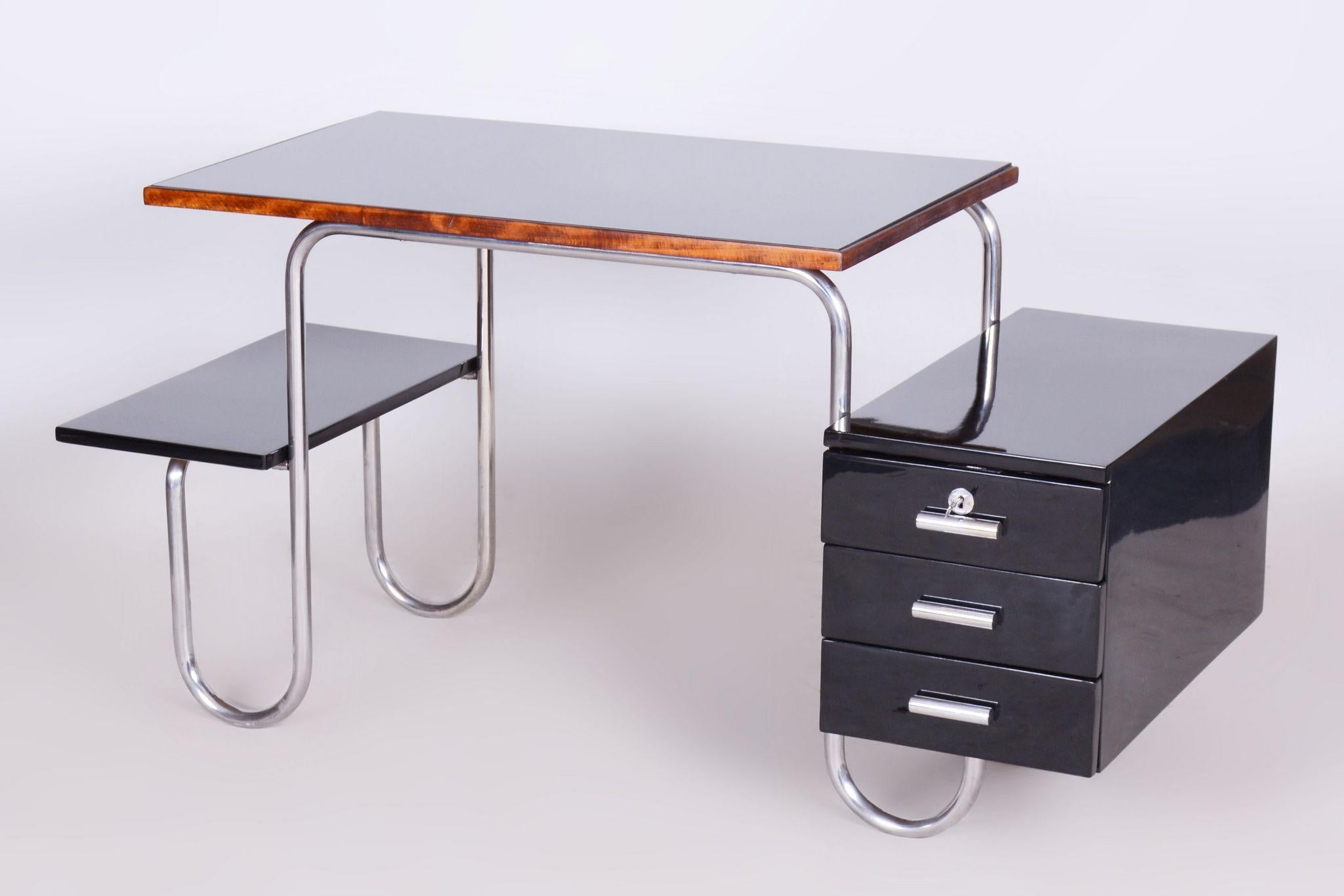 Restored Bauhaus Writing Desk, Chrome-Plated Steel, Black Glass, Czechia, 1930s For Sale 1