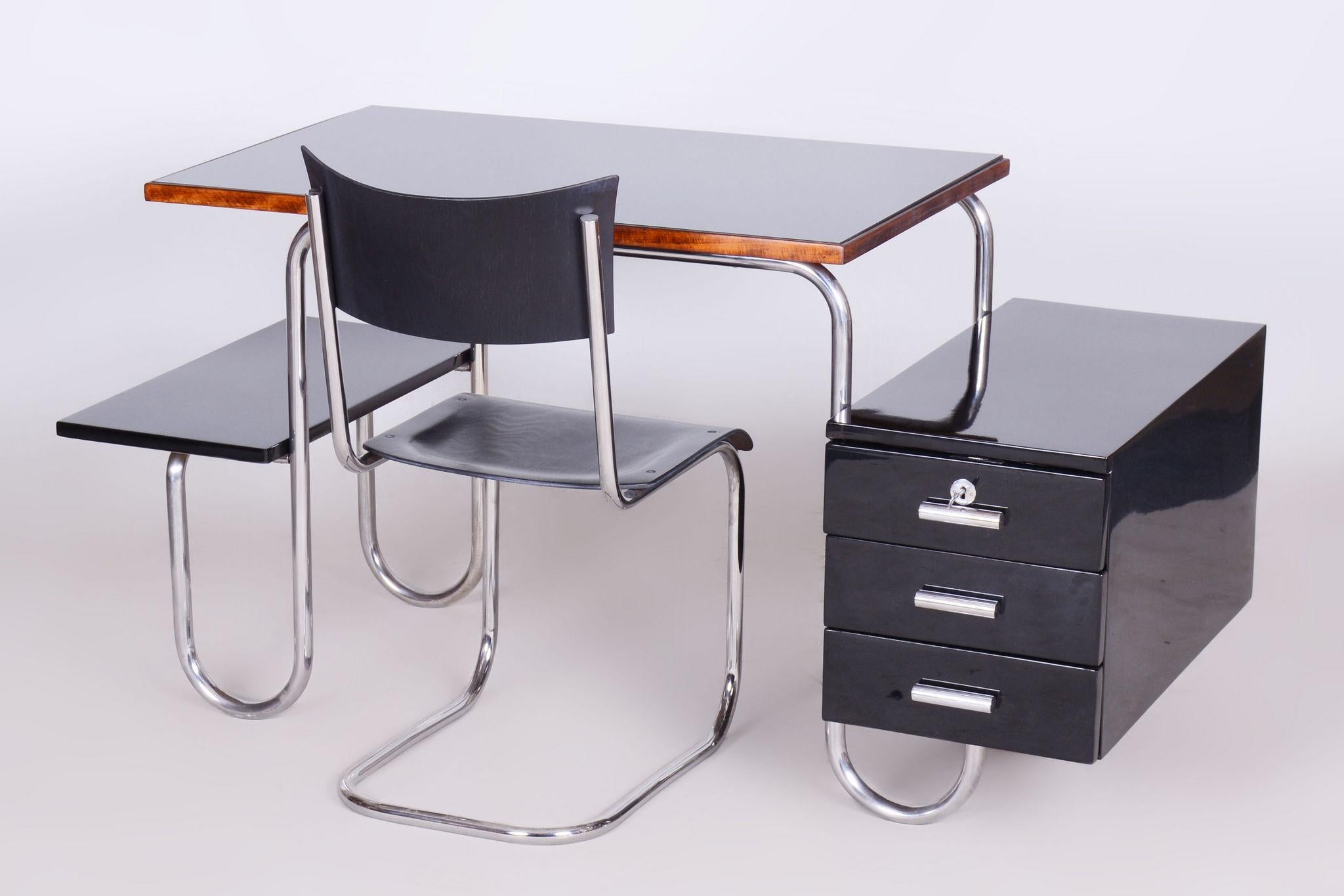 Restored Bauhaus Writing Desk, Chrome-Plated Steel, Black Glass, Czechia, 1930s For Sale 2