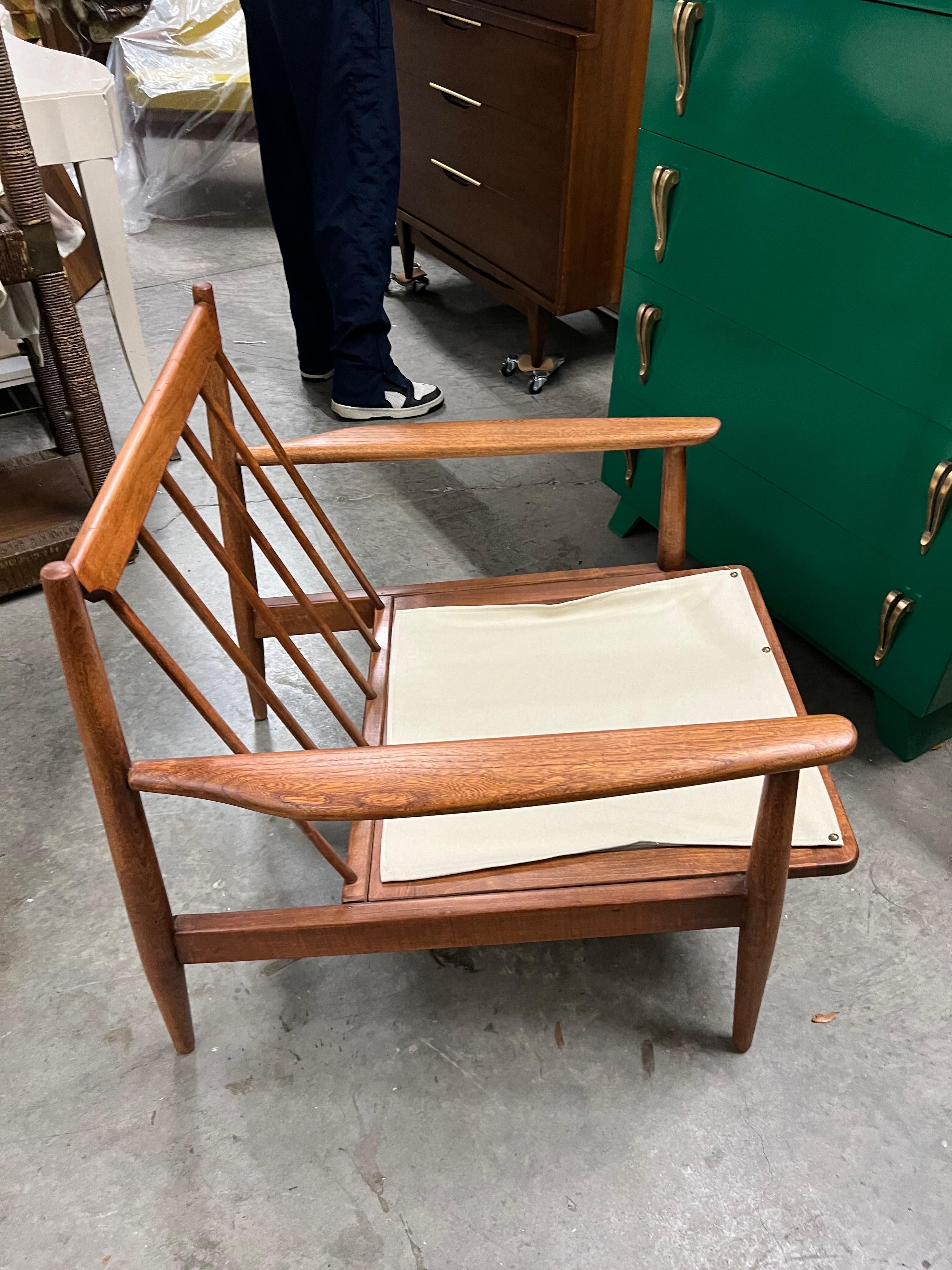 Chaise longue Baumritter restaurée avec un nouveau tissu d'ameublement en vente 3