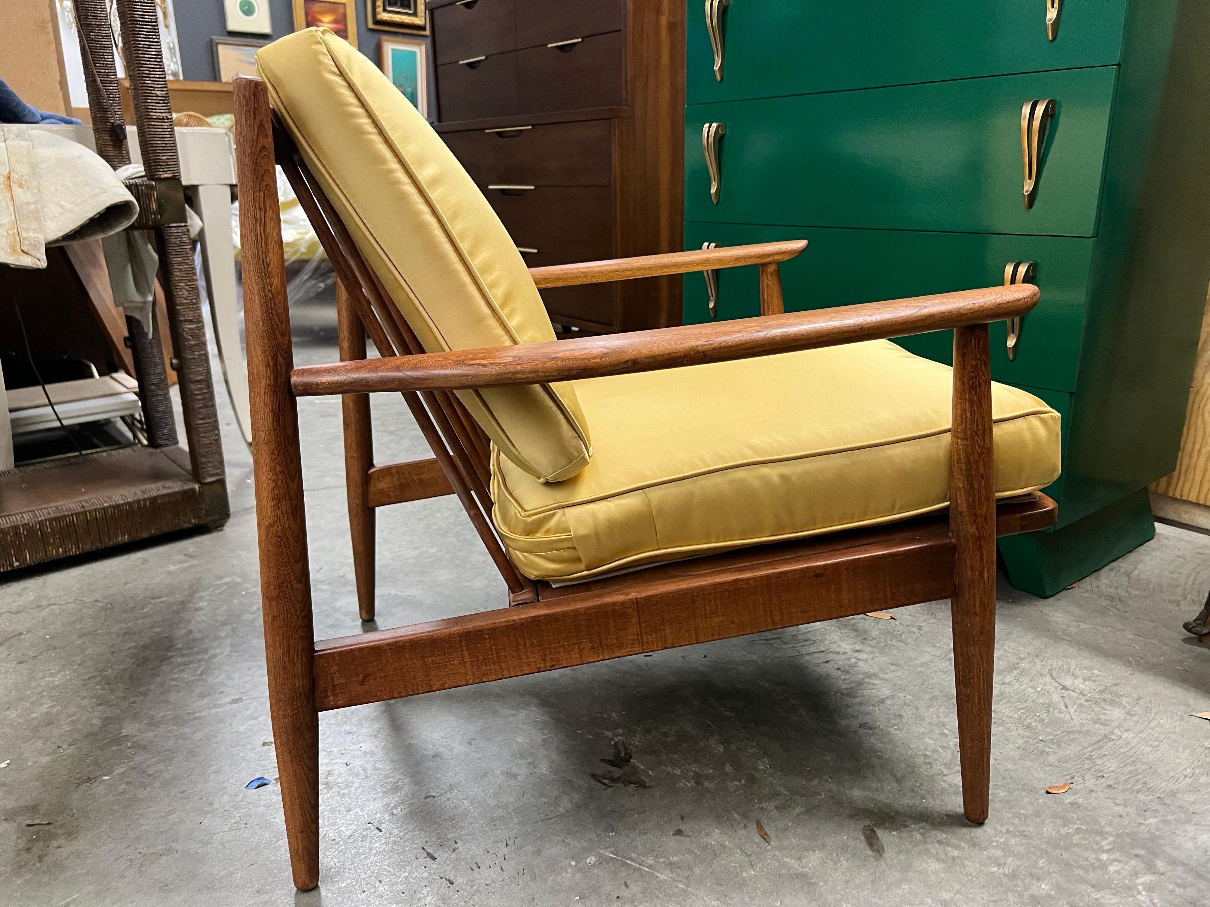 Chaise longue Baumritter restaurée avec un nouveau tissu d'ameublement en vente 4