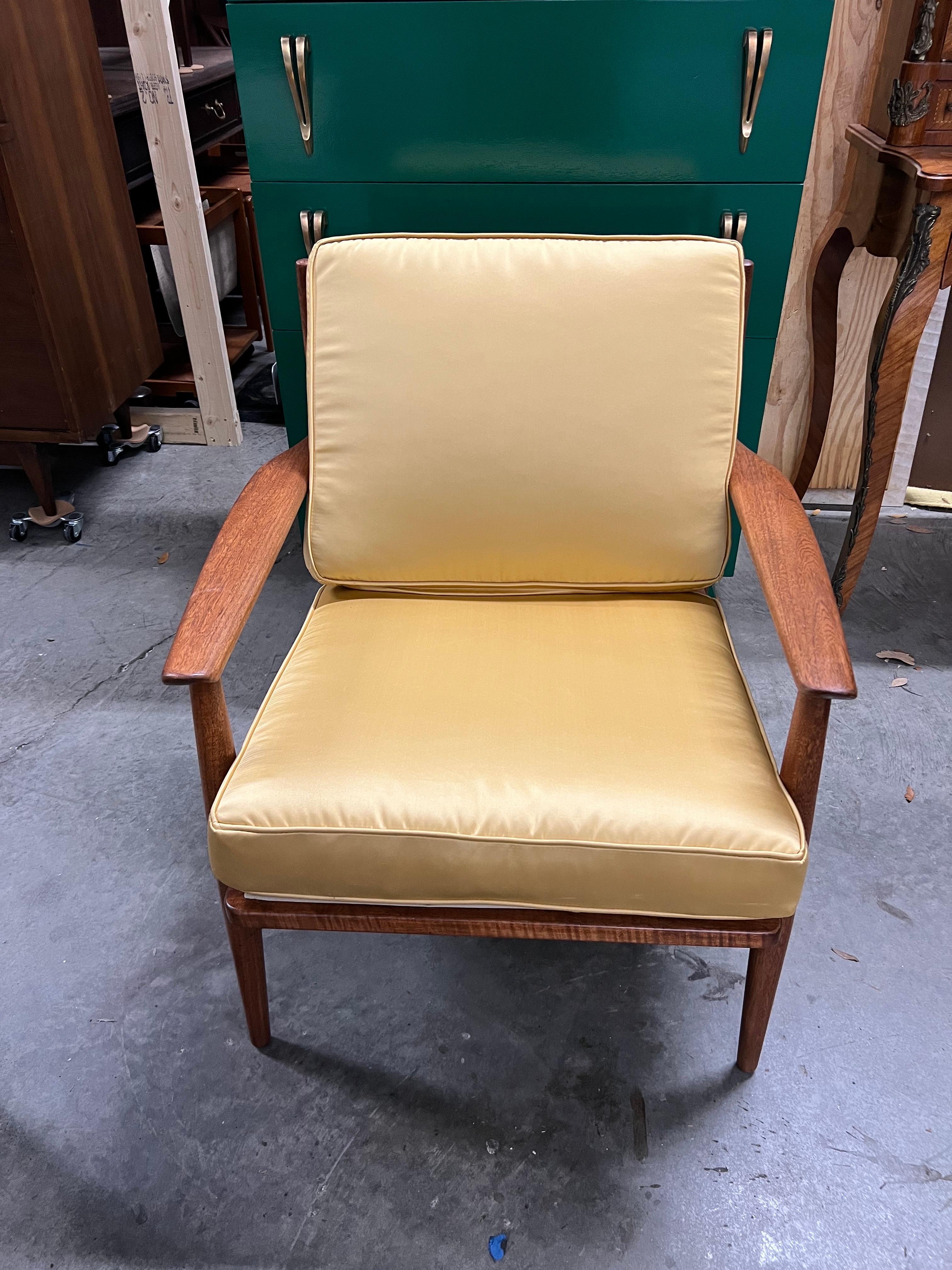 Américain Chaise longue Baumritter restaurée avec un nouveau tissu d'ameublement en vente