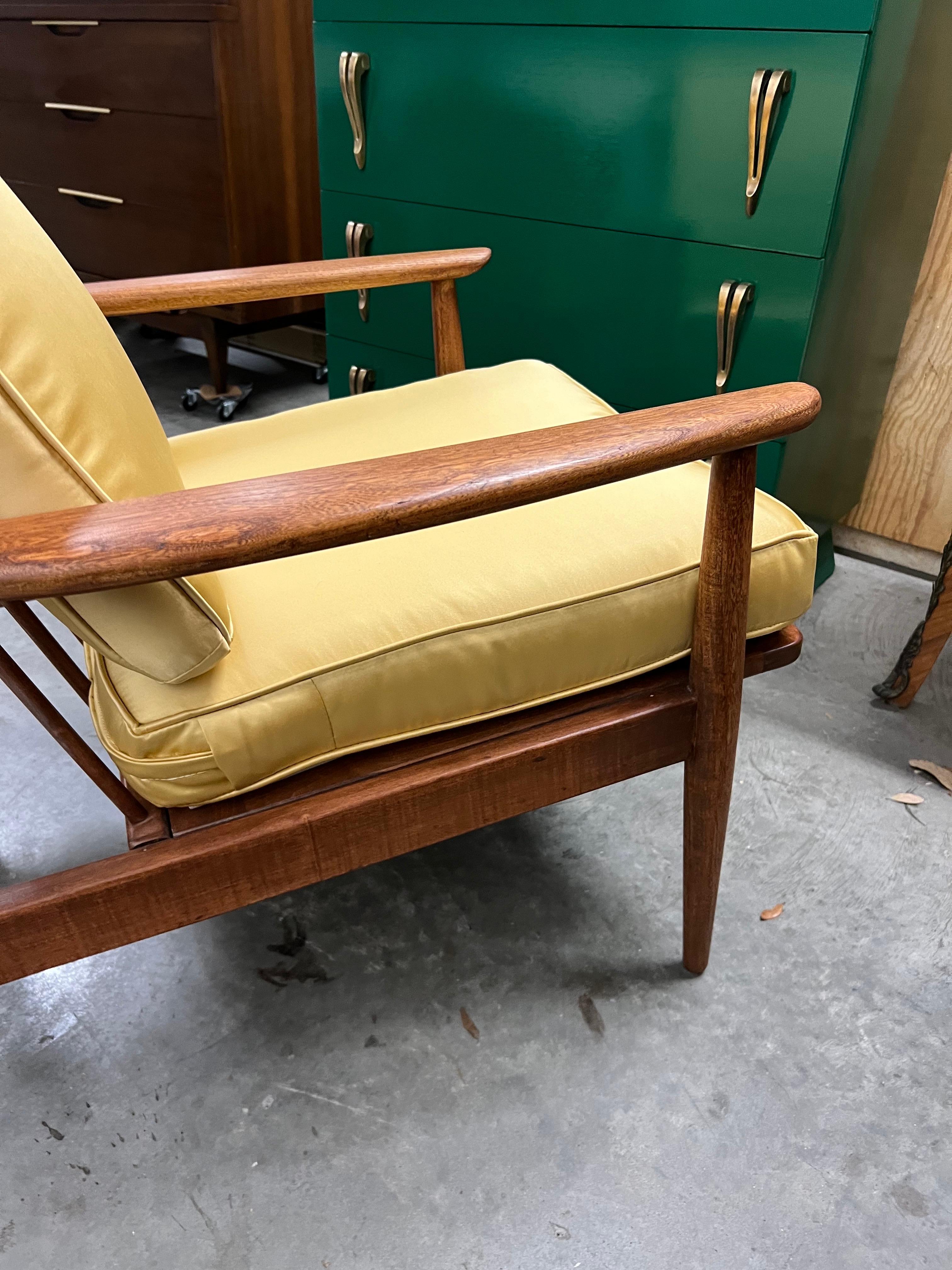 20ième siècle Chaise longue Baumritter restaurée avec un nouveau tissu d'ameublement en vente