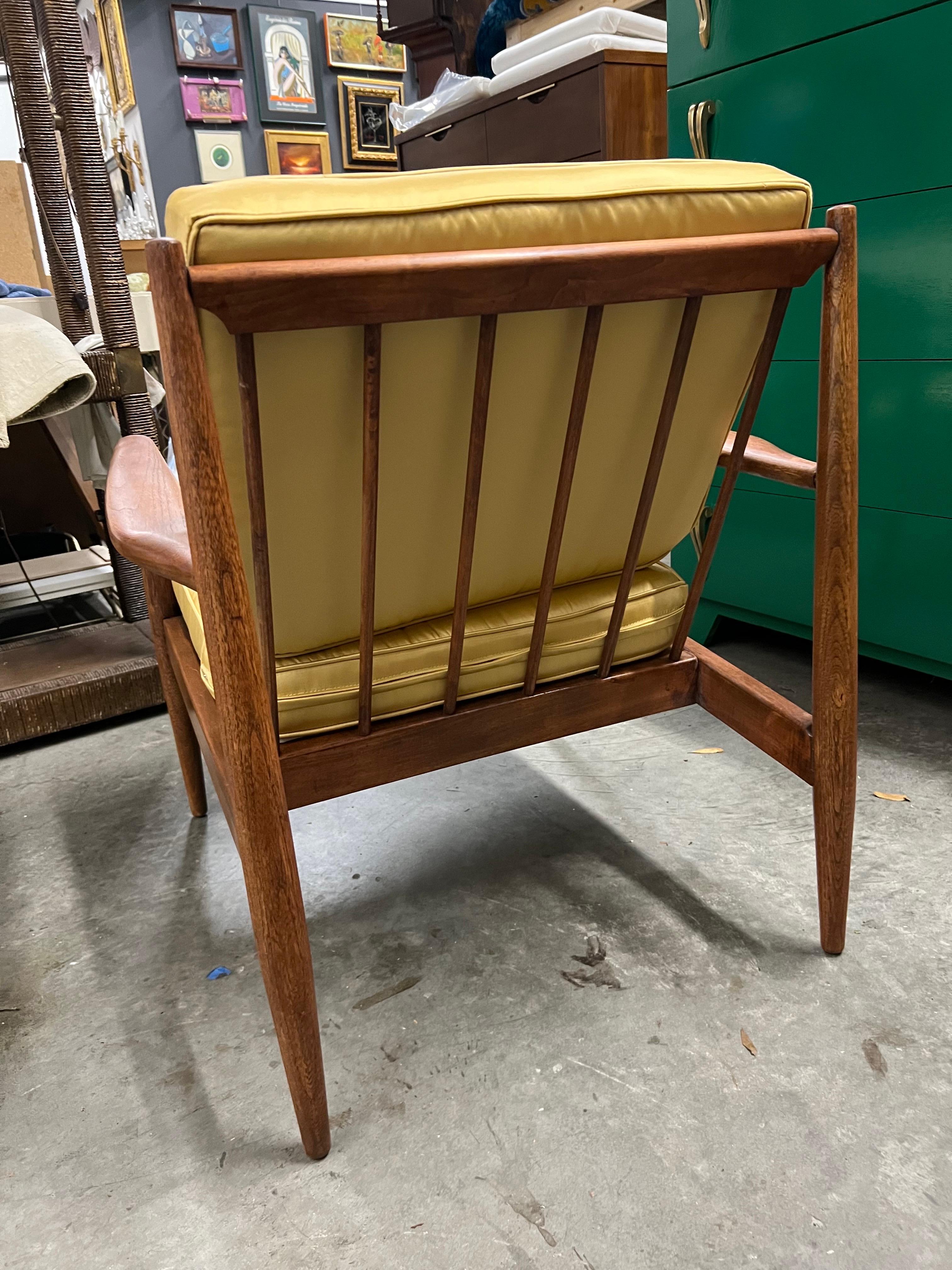 Tissu d'ameublement Chaise longue Baumritter restaurée avec un nouveau tissu d'ameublement en vente