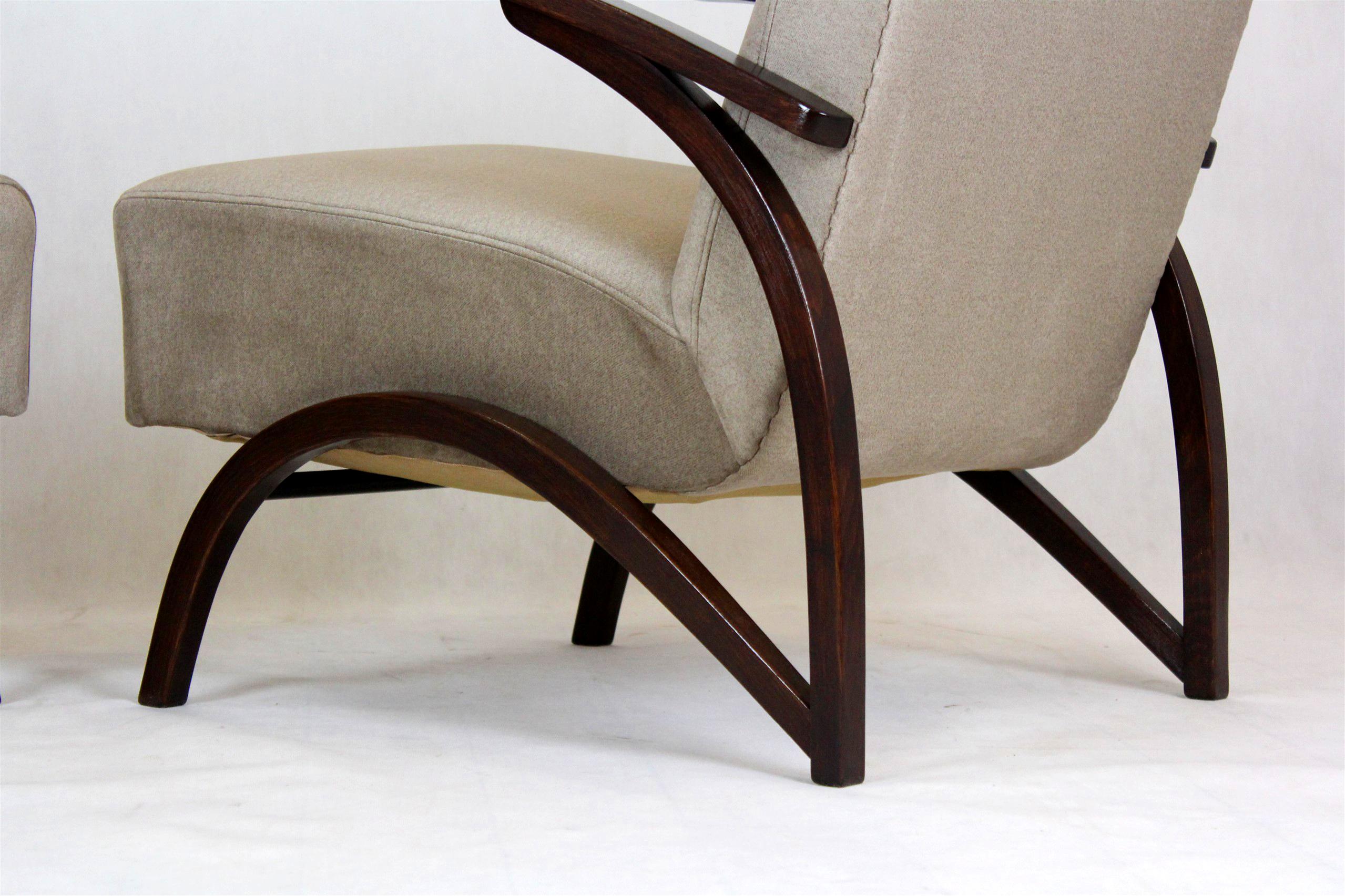 Restored Beech Armchairs Attributed to Jindřich Halabala, 1940s, Set of 2 For Sale 5